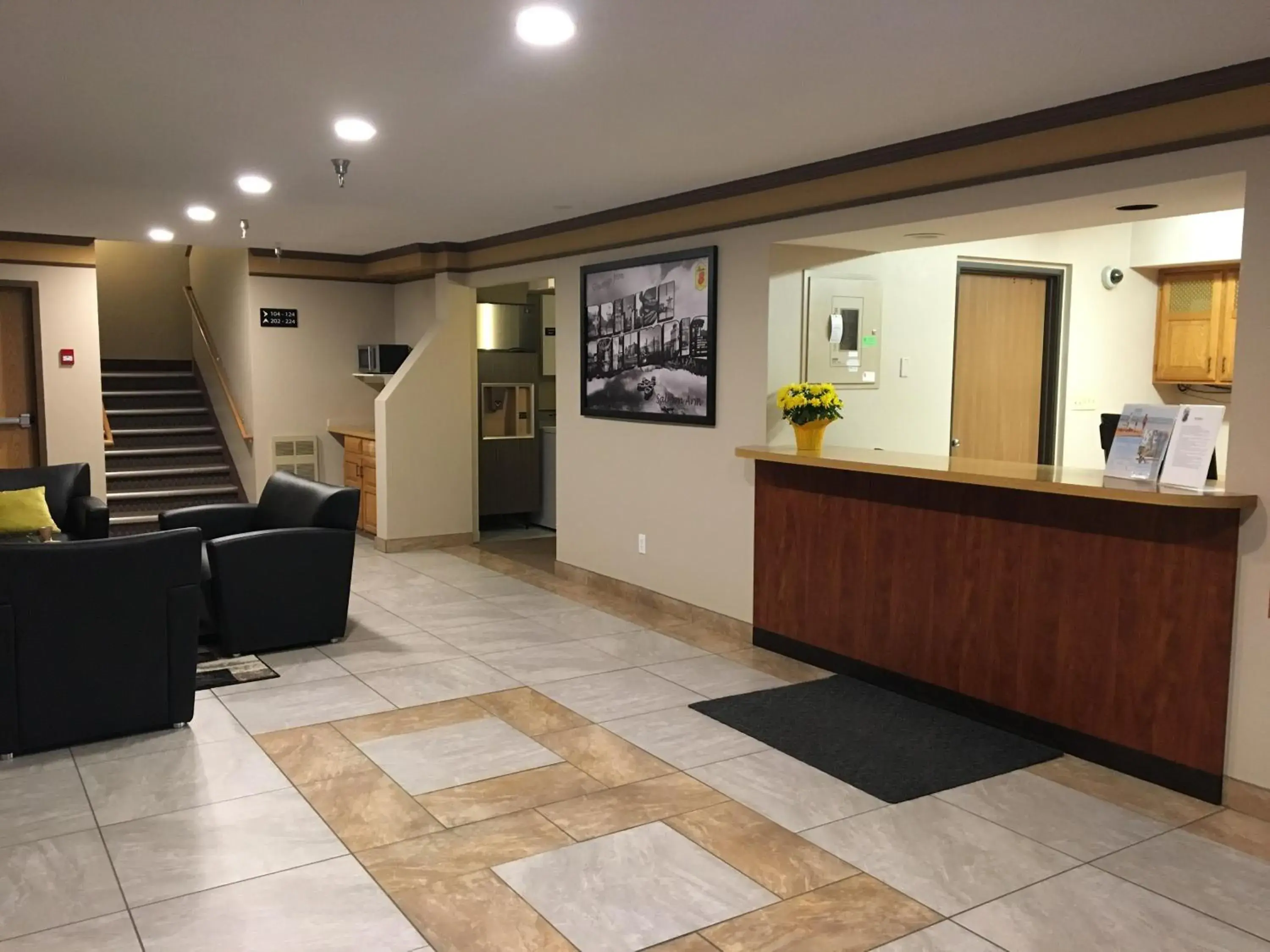 Lobby/Reception in Super 8 by Wyndham Salmon Arm