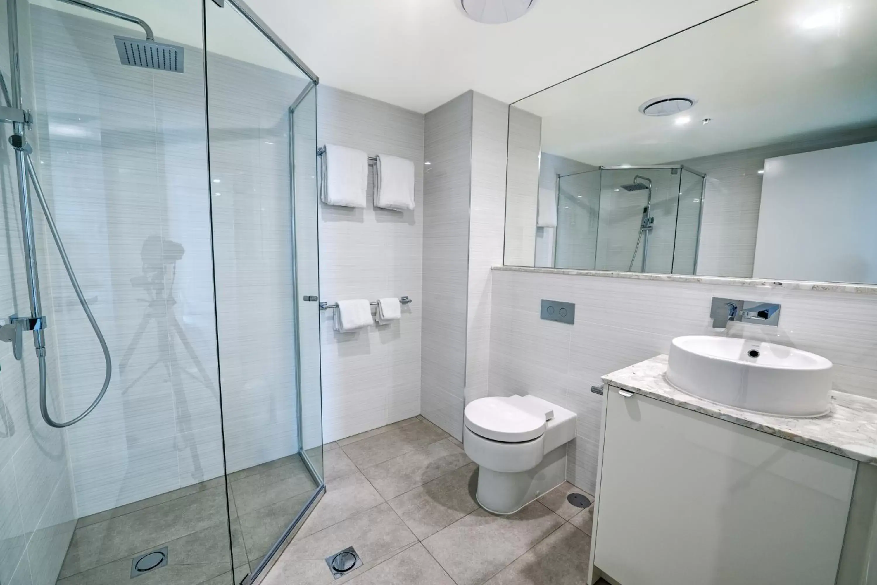 Shower, Bathroom in Belise Apartments