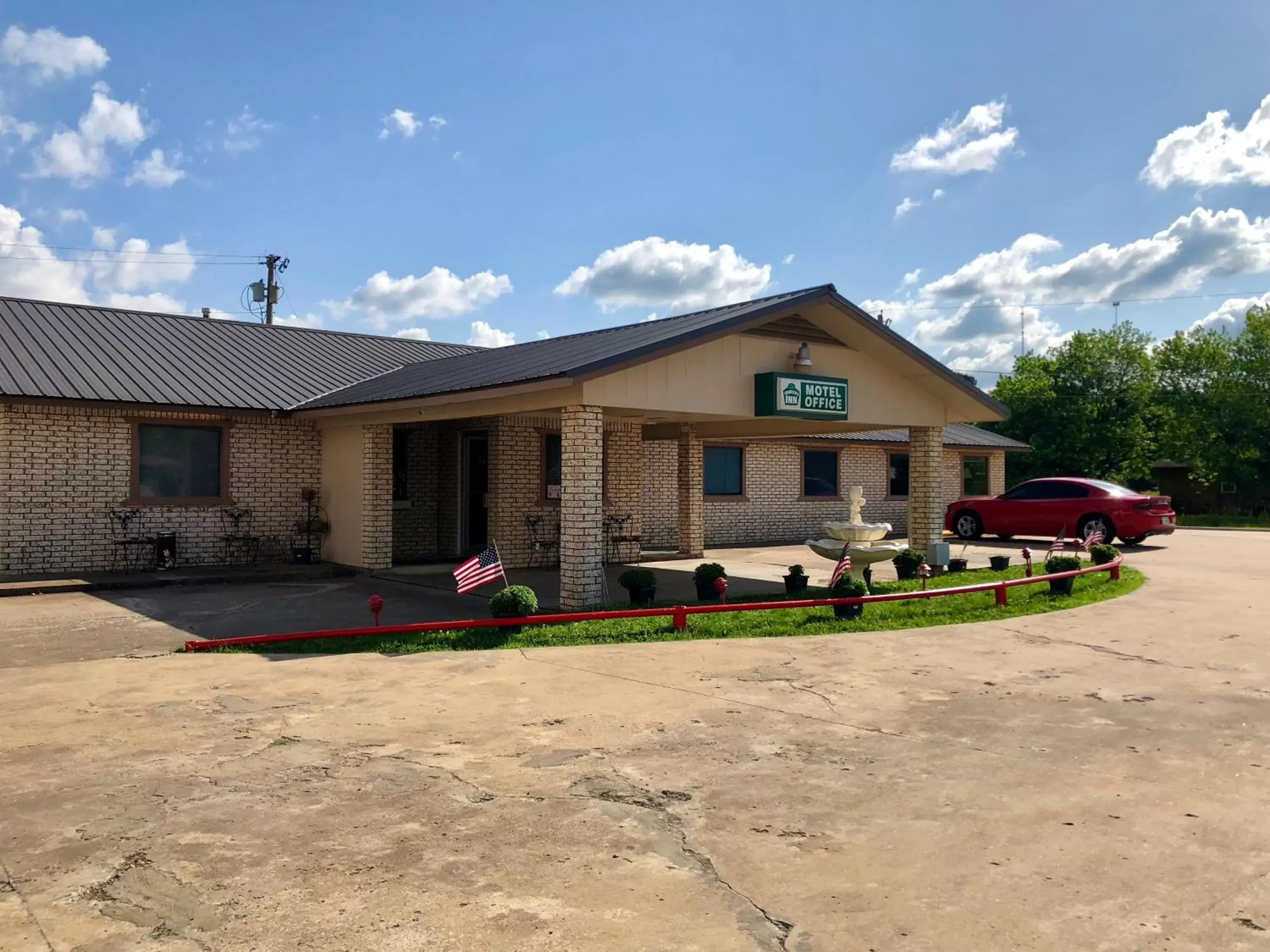 Property Building in Travelers Inn Wilburton