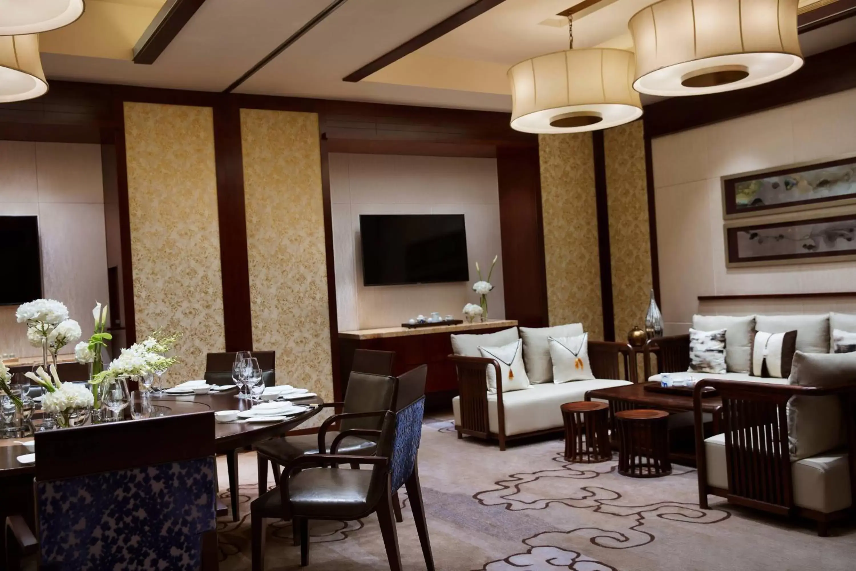 Restaurant/Places to Eat in Renaissance Wuhan Hotel