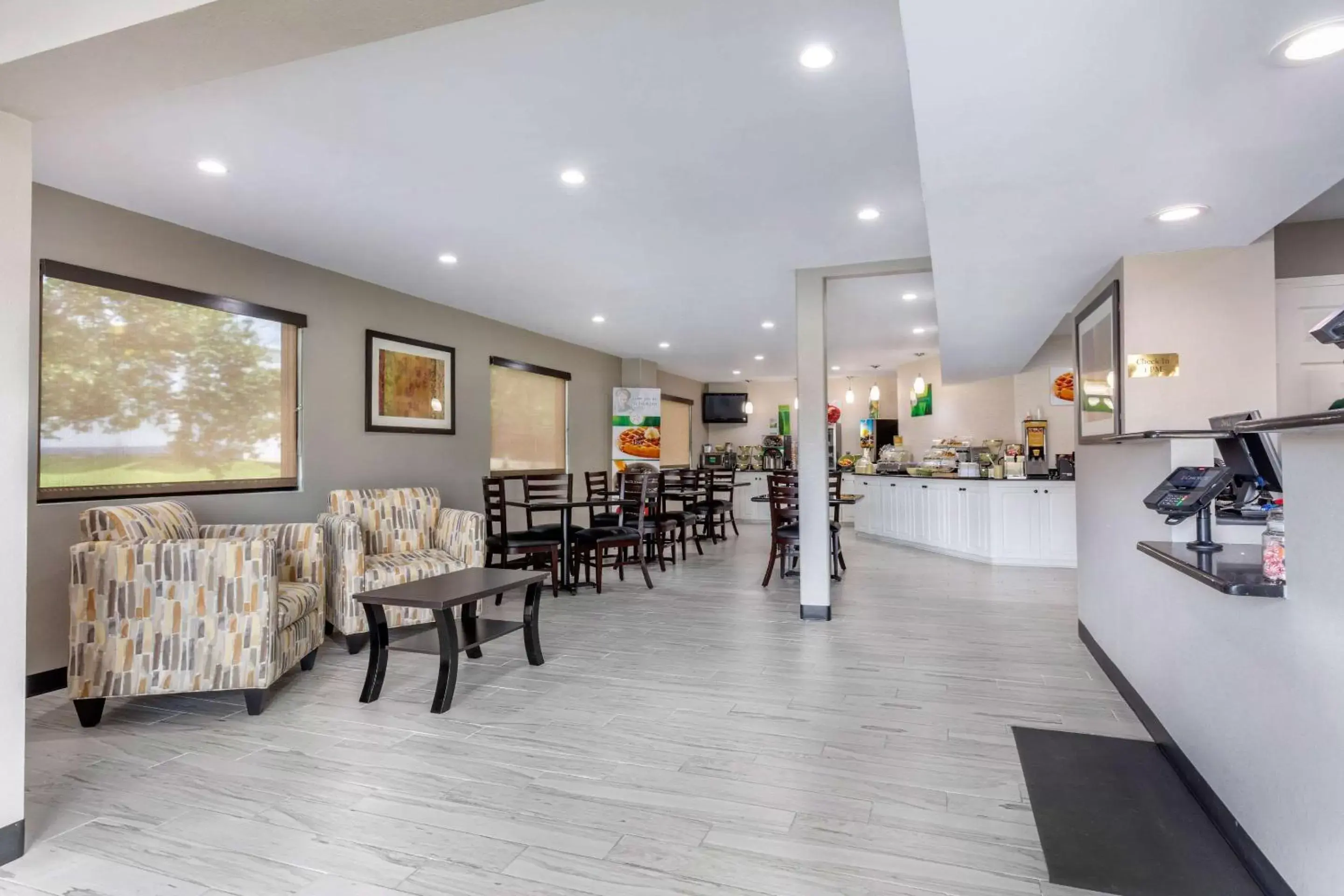 Lobby or reception, Restaurant/Places to Eat in Quality Inn McComb