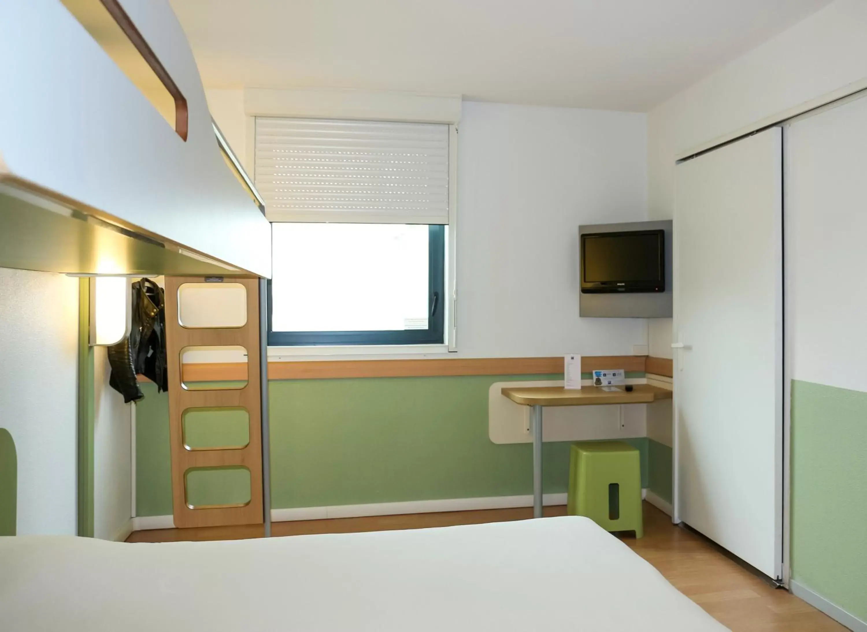 Photo of the whole room, Kitchen/Kitchenette in ibis budget Castelnaudary - A61