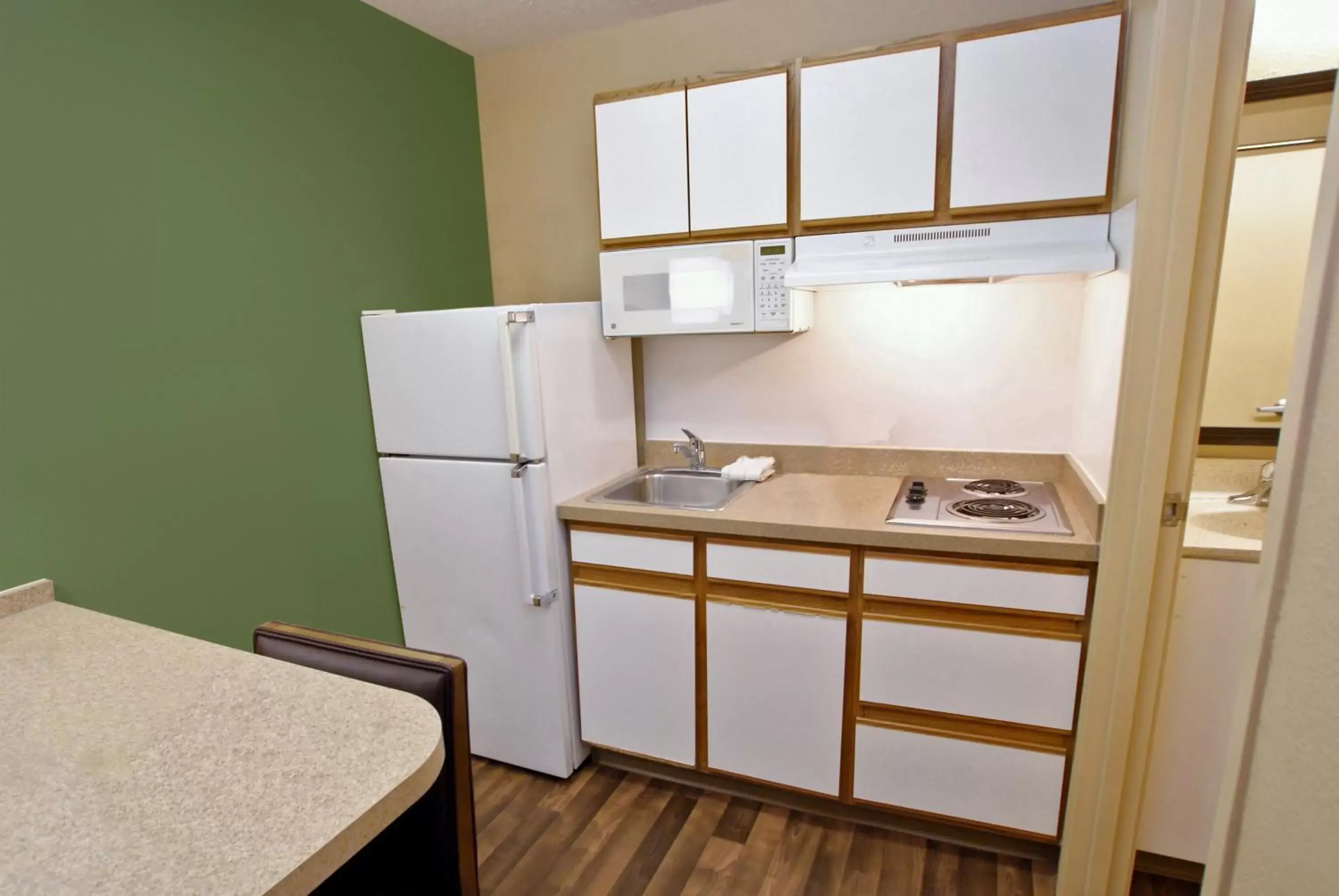 Kitchen or kitchenette, Kitchen/Kitchenette in Extended Stay America Suites - San Diego - Sorrento Mesa