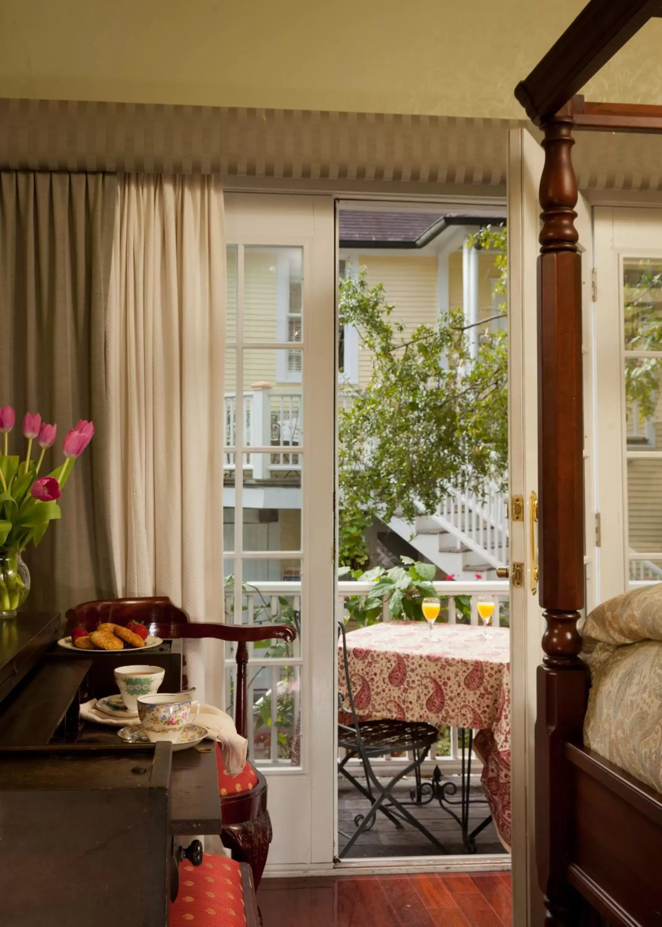Balcony/Terrace in Azalea Inn and Villas