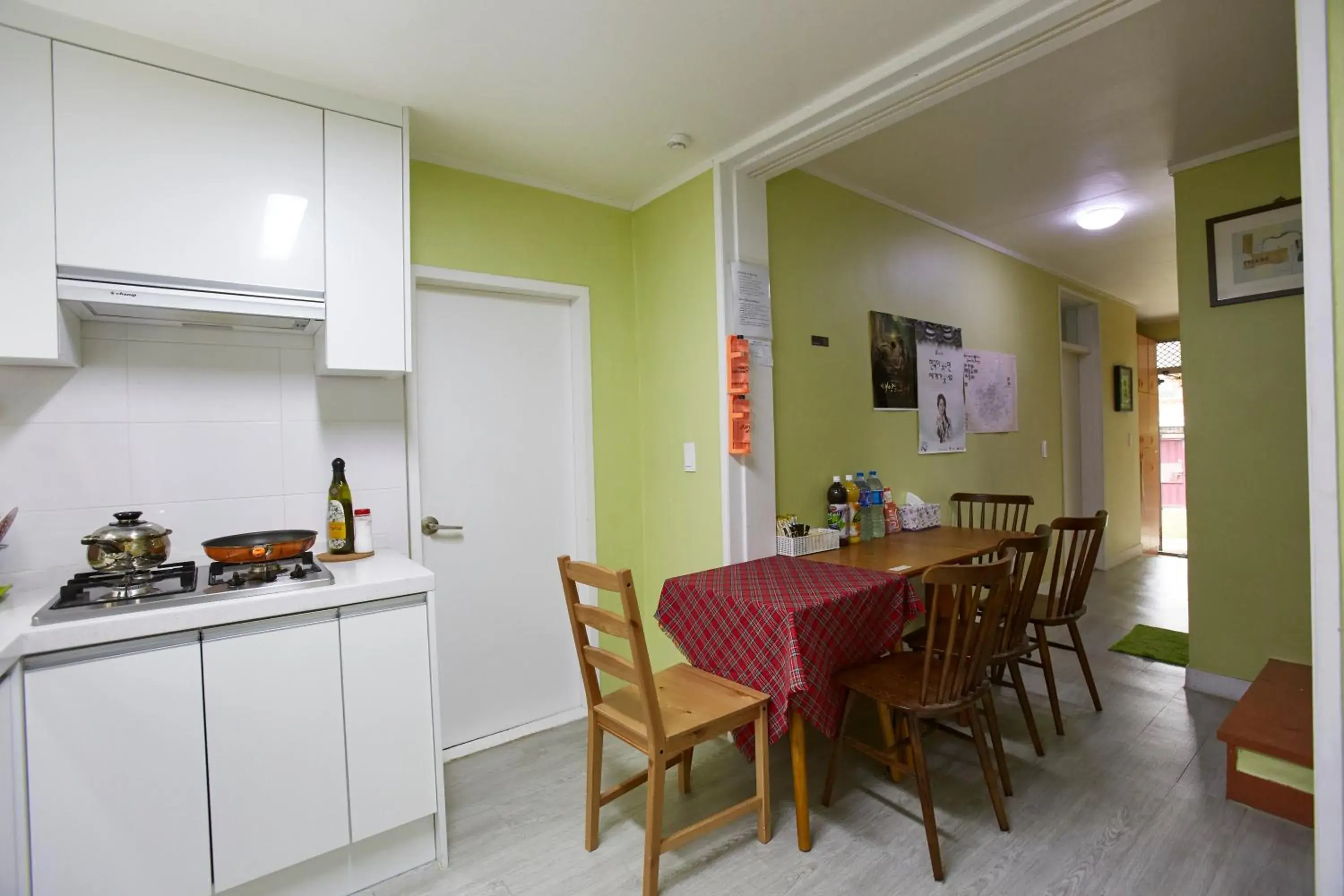 Kitchen/Kitchenette in Hans House