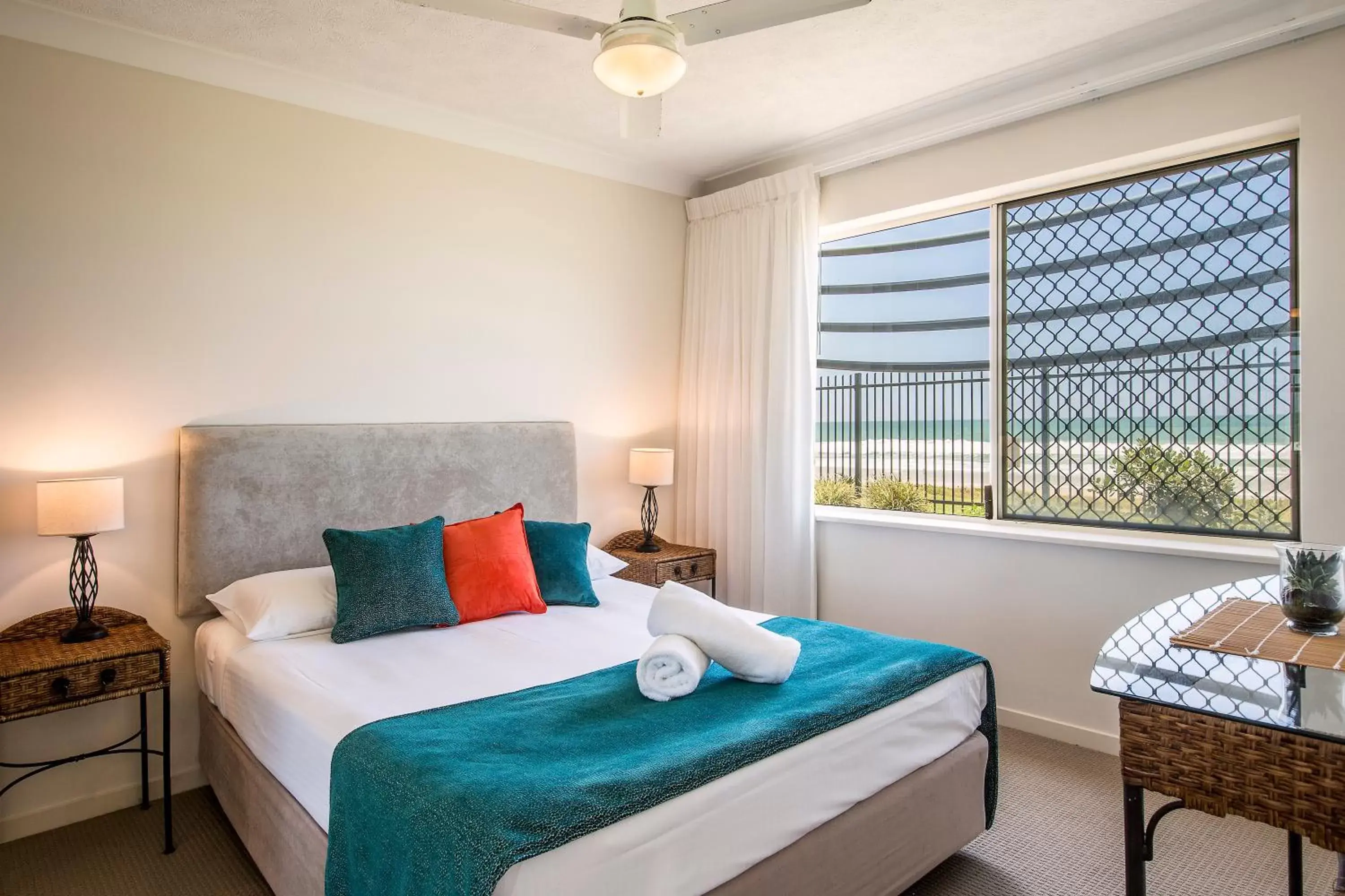 Bedroom, Bed in Golden Riviera Absolute Beachfront Resort