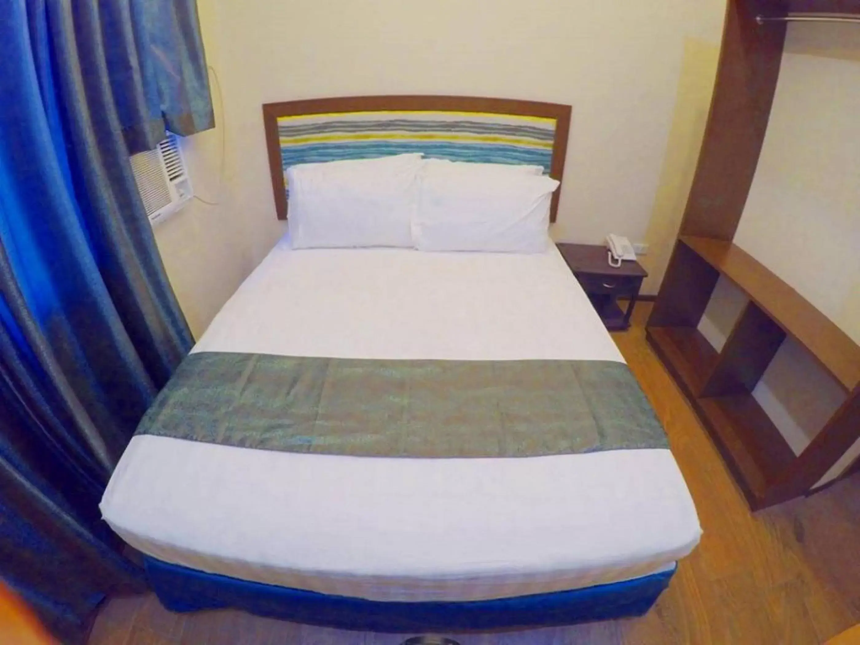 Spring, Bed in Golden Gate Suites Spring, Bed in Golden Gate Suites