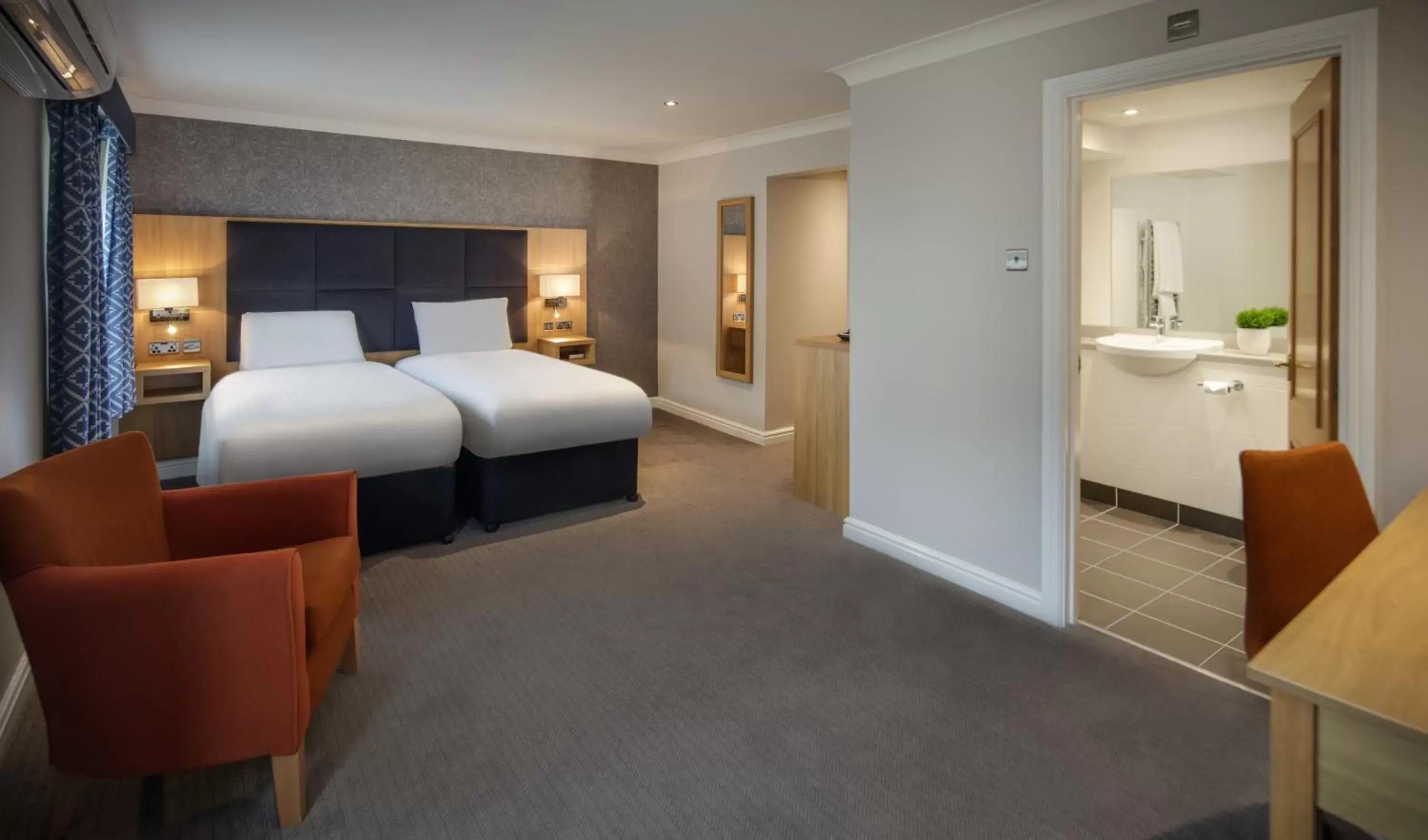 Bedroom, Bed in Sketchley Grange Hotel