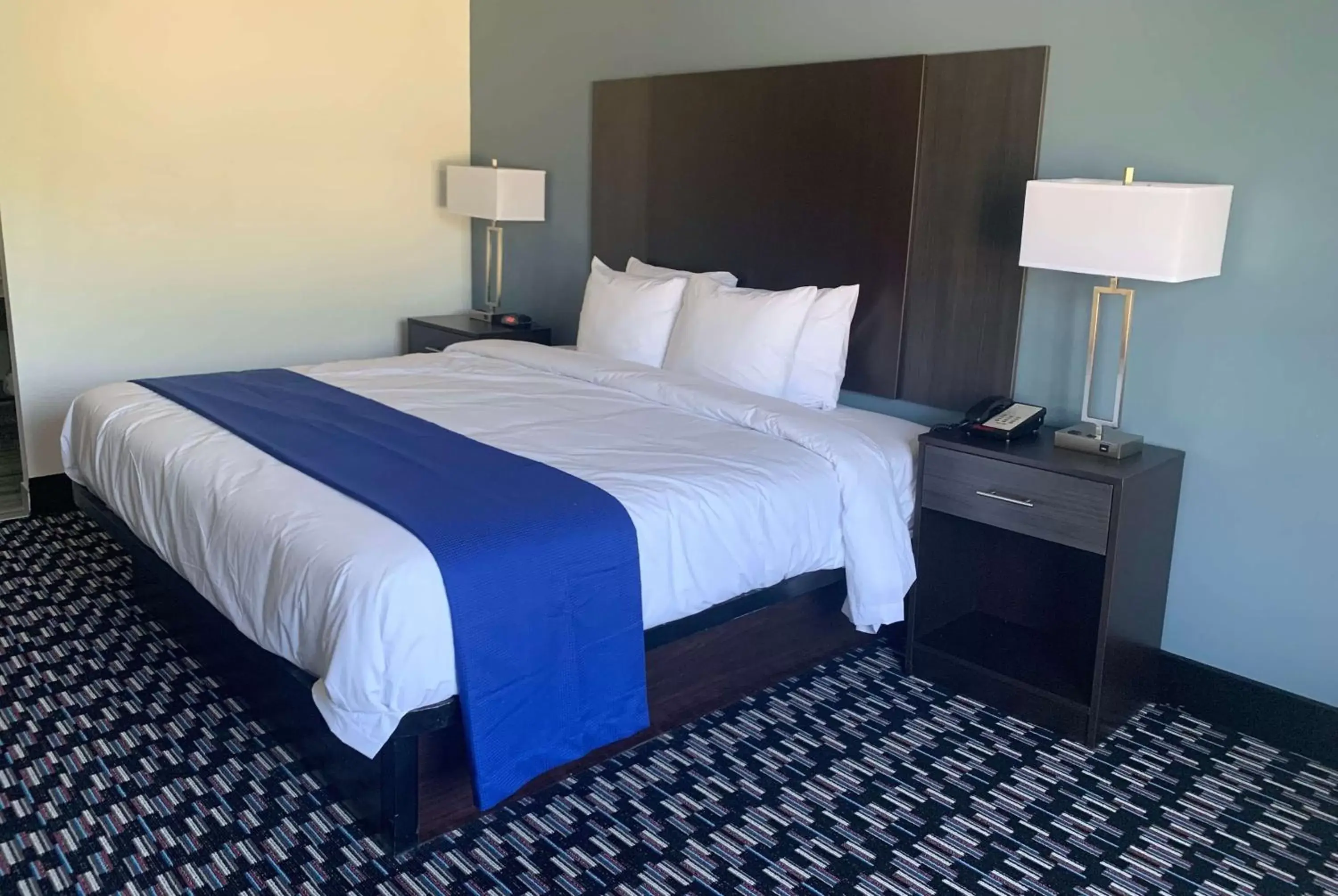 Photo of the whole room, Bed in Baymont by Wyndham Charlotte University