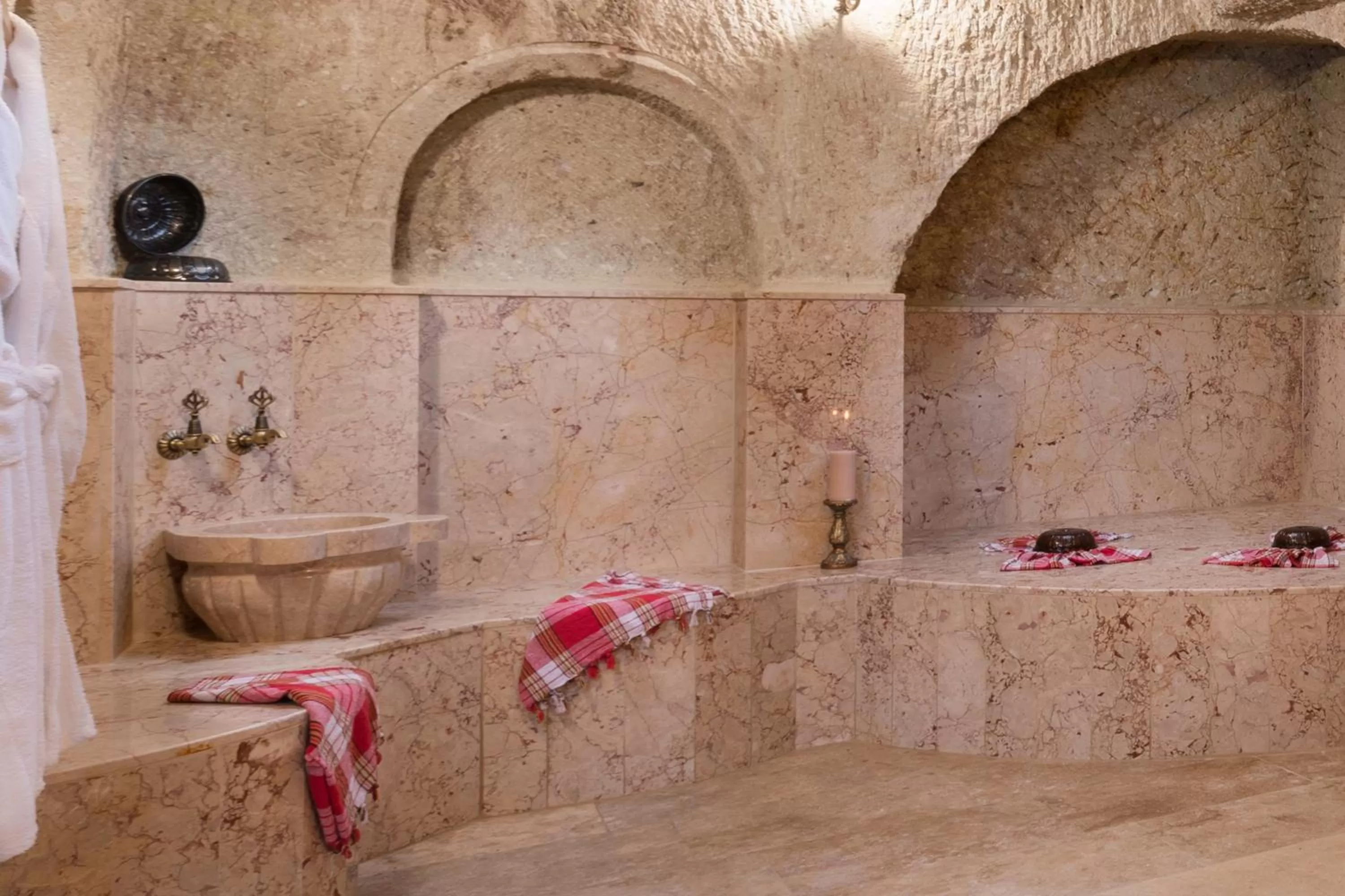 Public Bath in Kayata Cave Suites Special Class