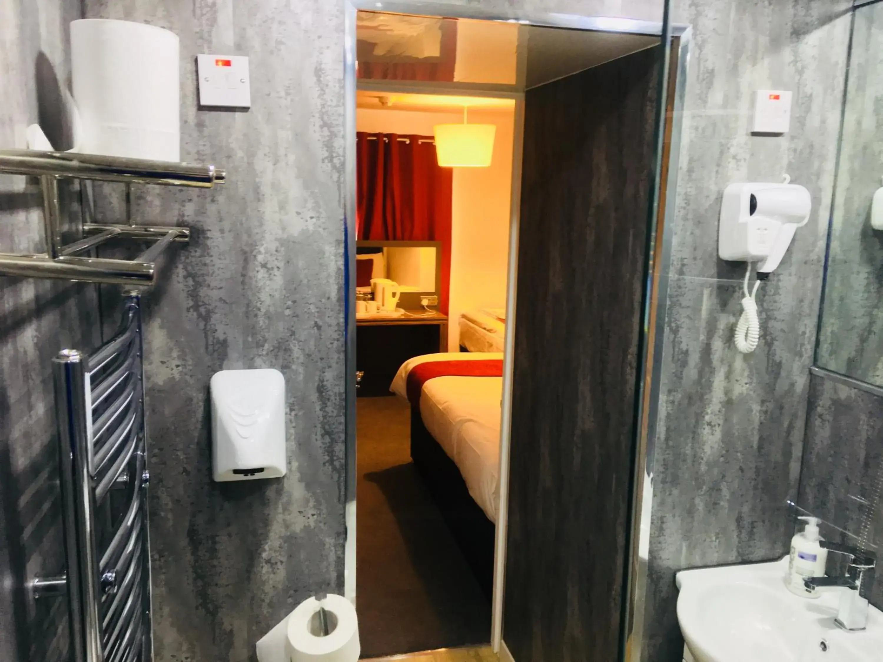 Bathroom in Hotel Express Newcastle Gateshead
