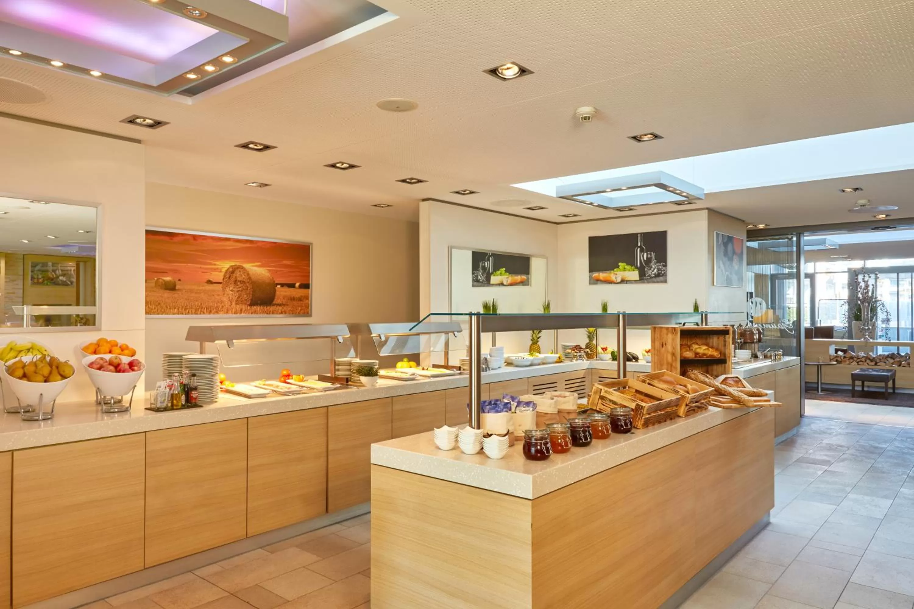 Buffet breakfast in H+ Hotel Zürich