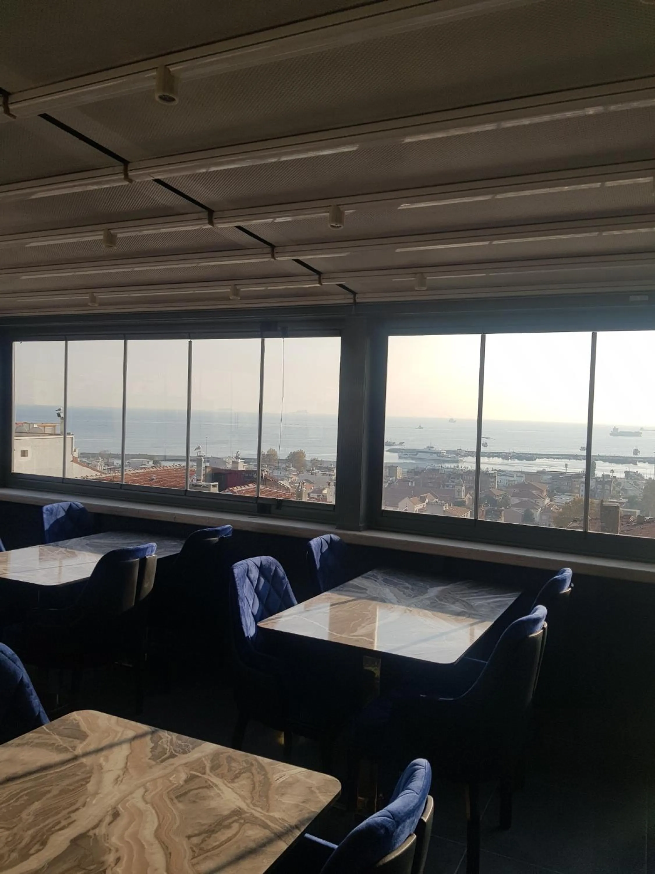 Restaurant/places to eat in Selenay Hotel