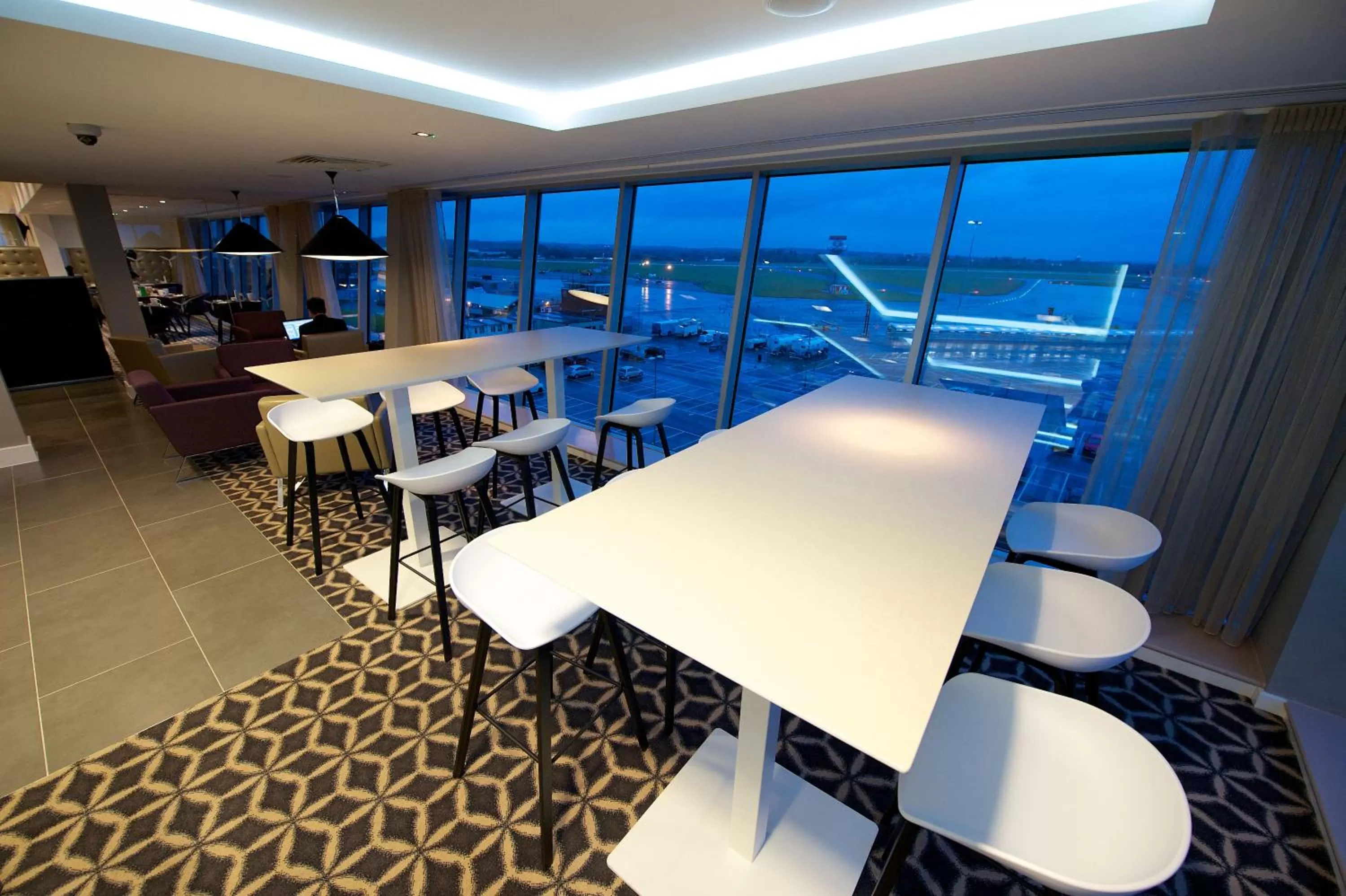Lounge or bar in Holiday Inn Southend by IHG