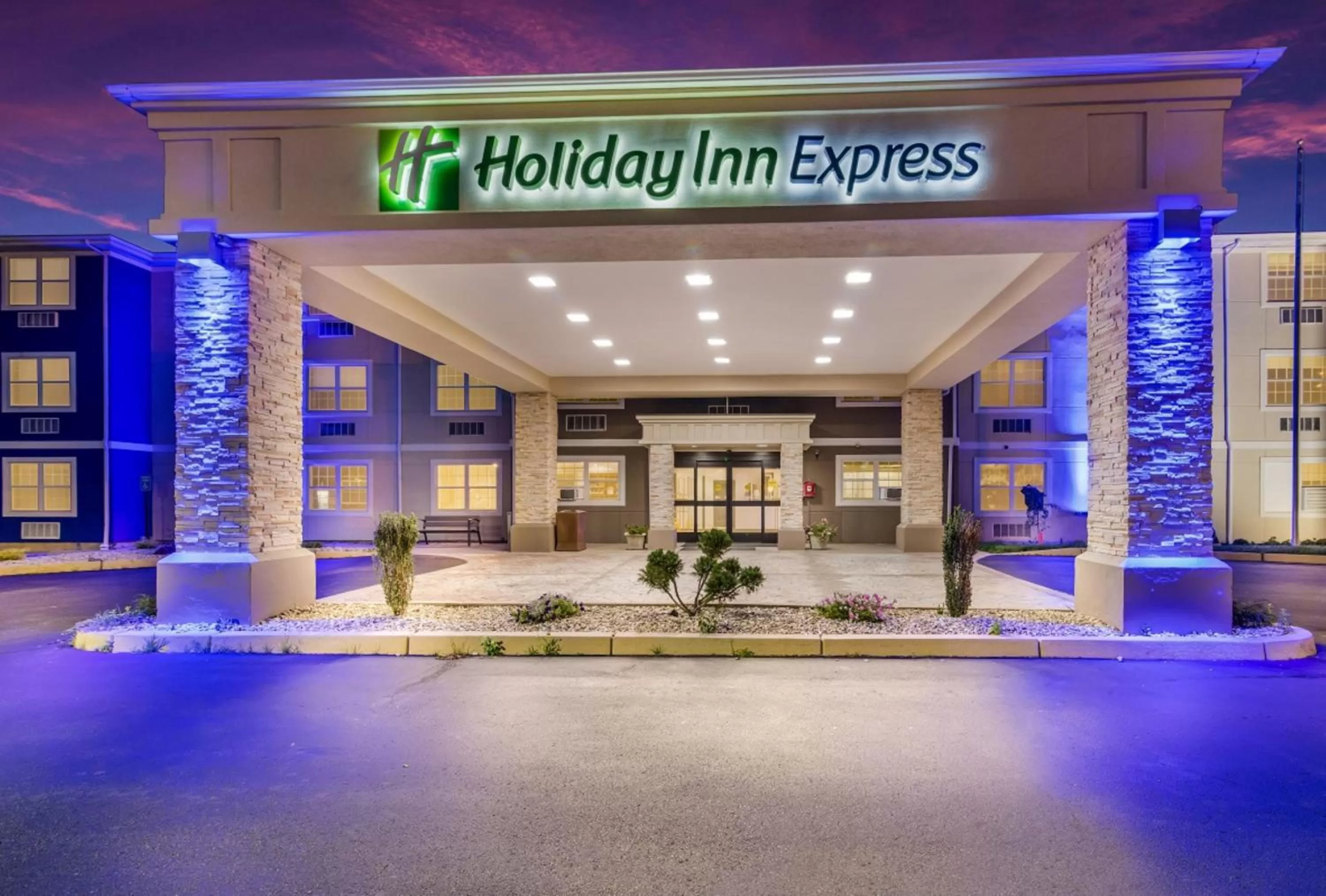 Property building in Holiday Inn Express - Plymouth by IHG