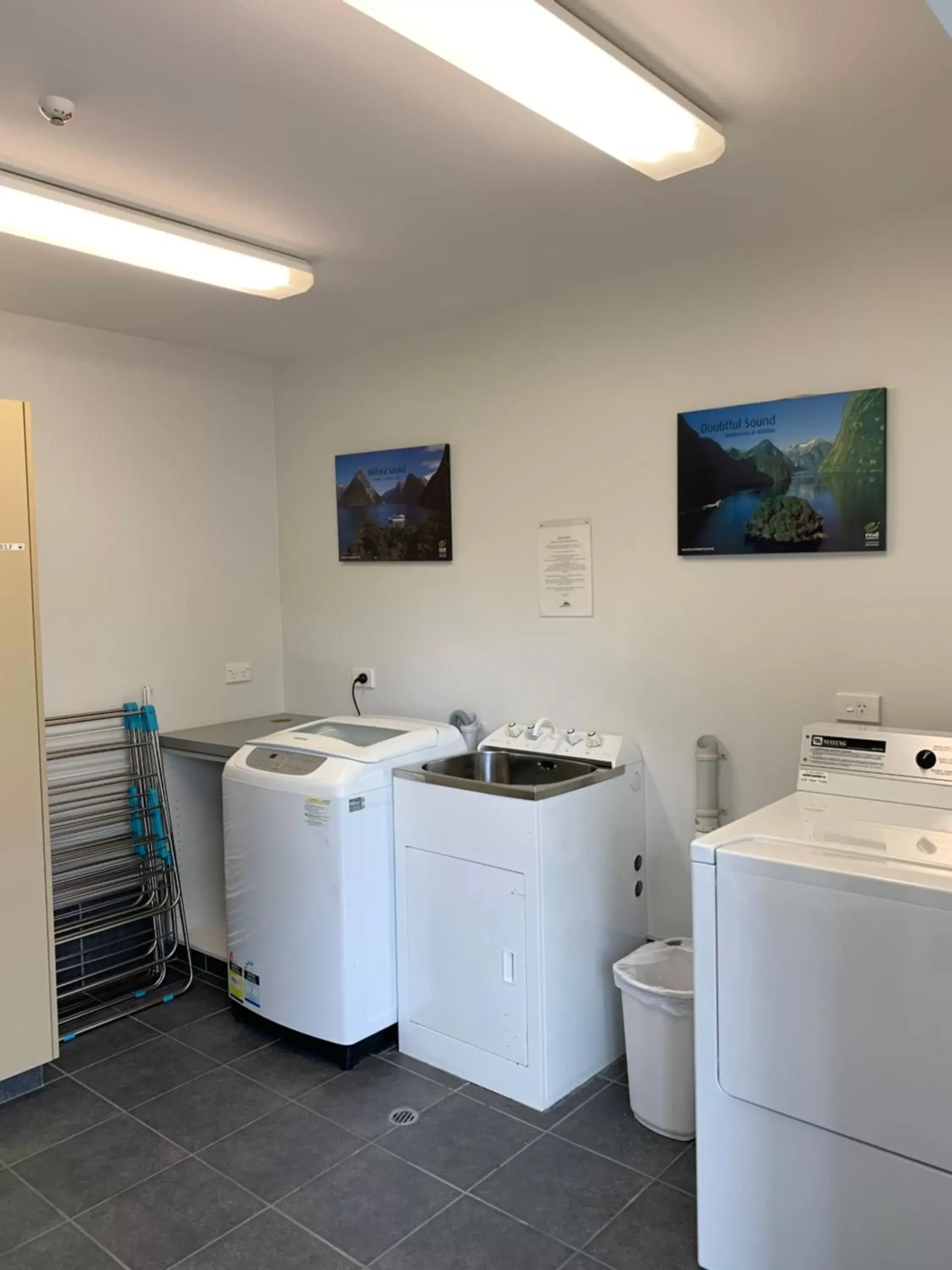 laundry, Kitchen/Kitchenette in Airport Christchurch Motel