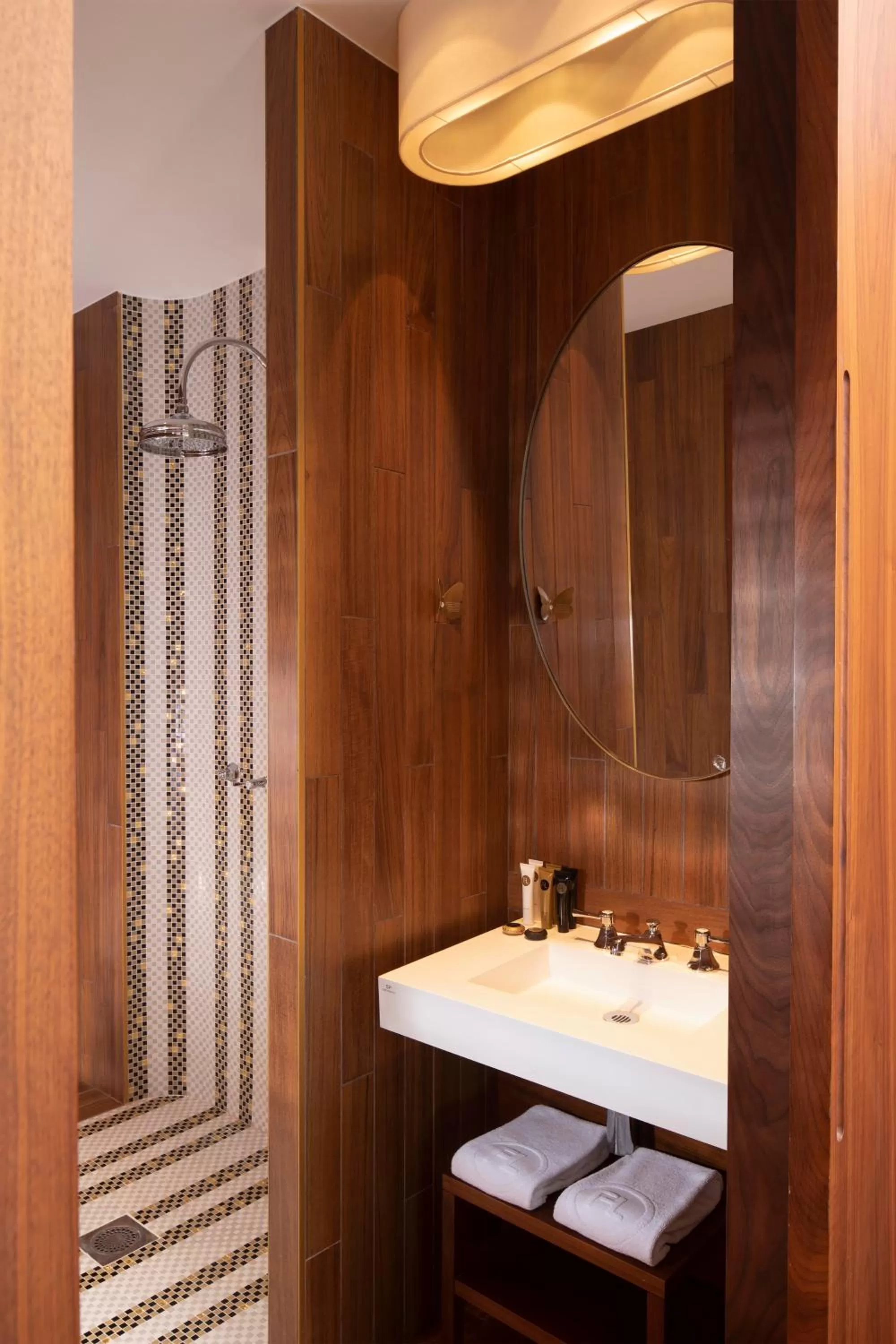 Bathroom in Hotel Maison FL