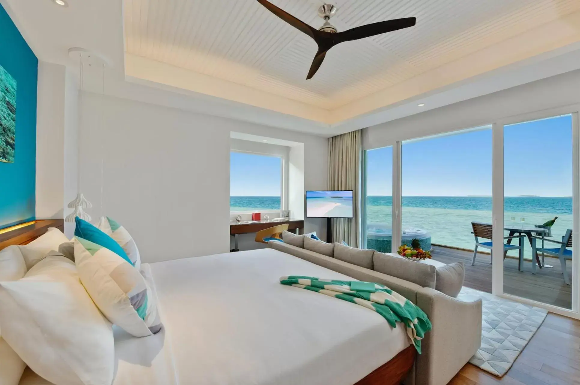 Photo of the whole room, Sea View in Kandima Maldives