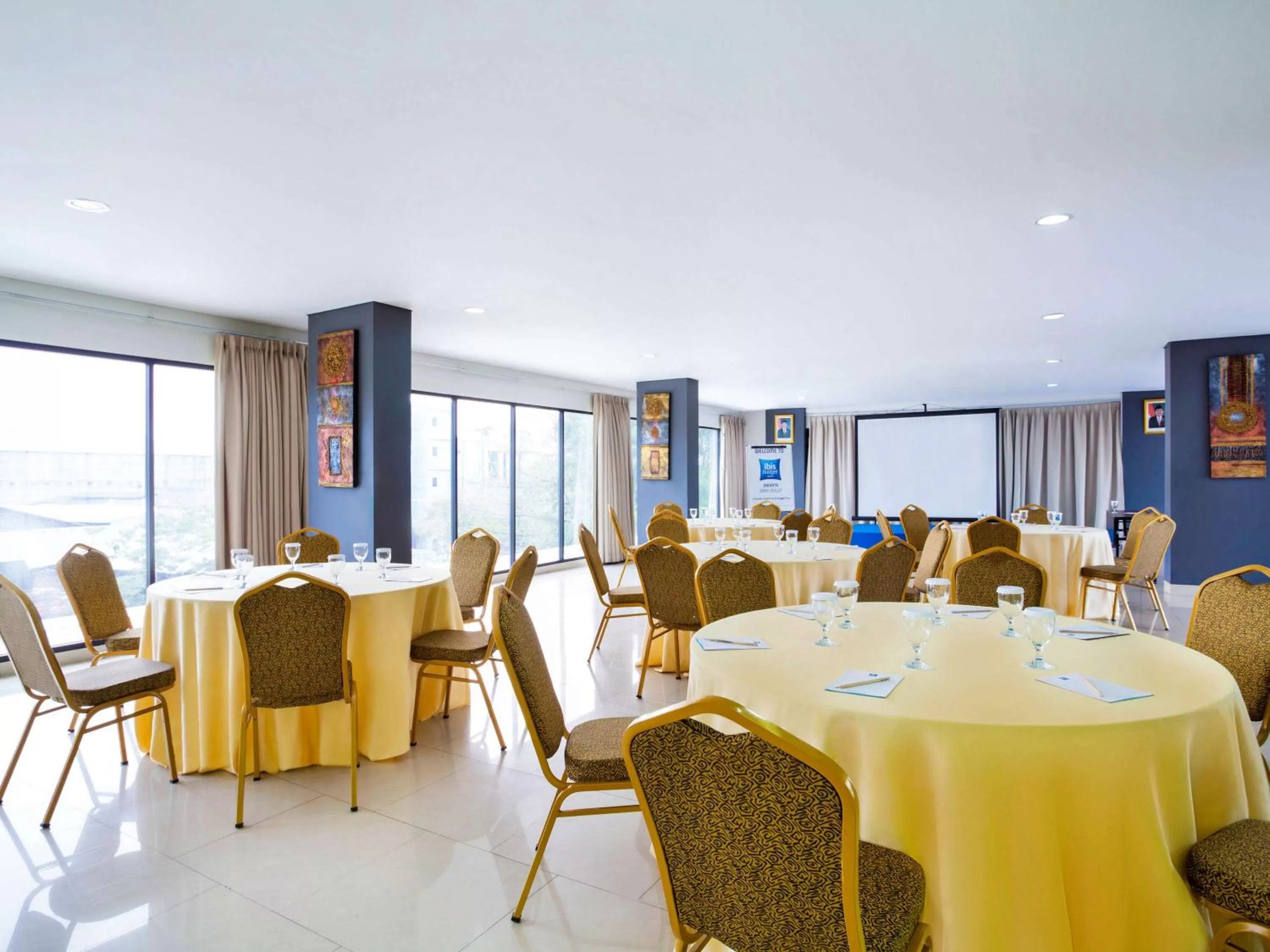 Meeting/conference room, Restaurant/Places to Eat in Ibis Budget Jakarta Daan Mogot