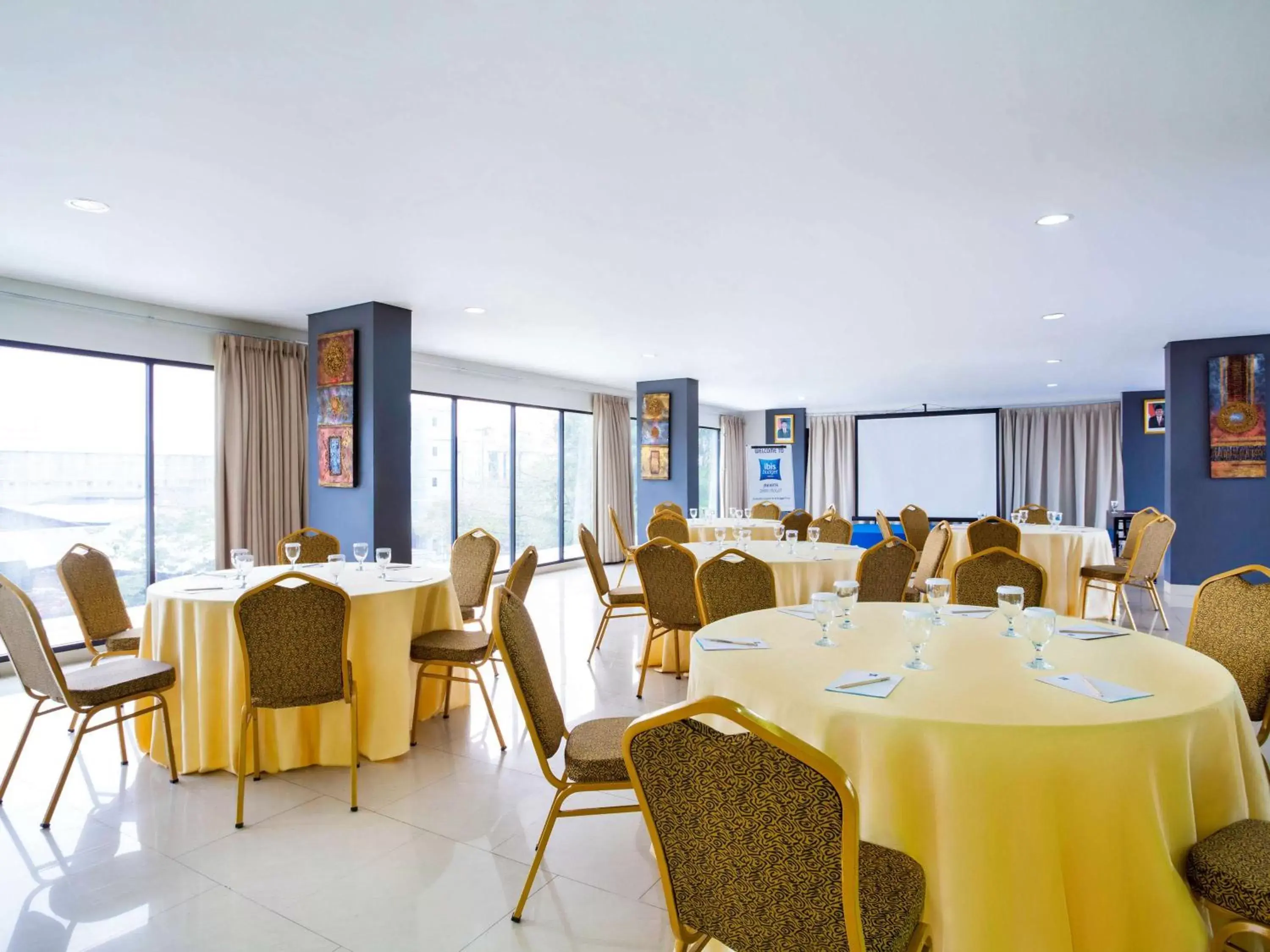 Meeting/conference room, Restaurant/Places to Eat in Ibis Budget Jakarta Daan Mogot
