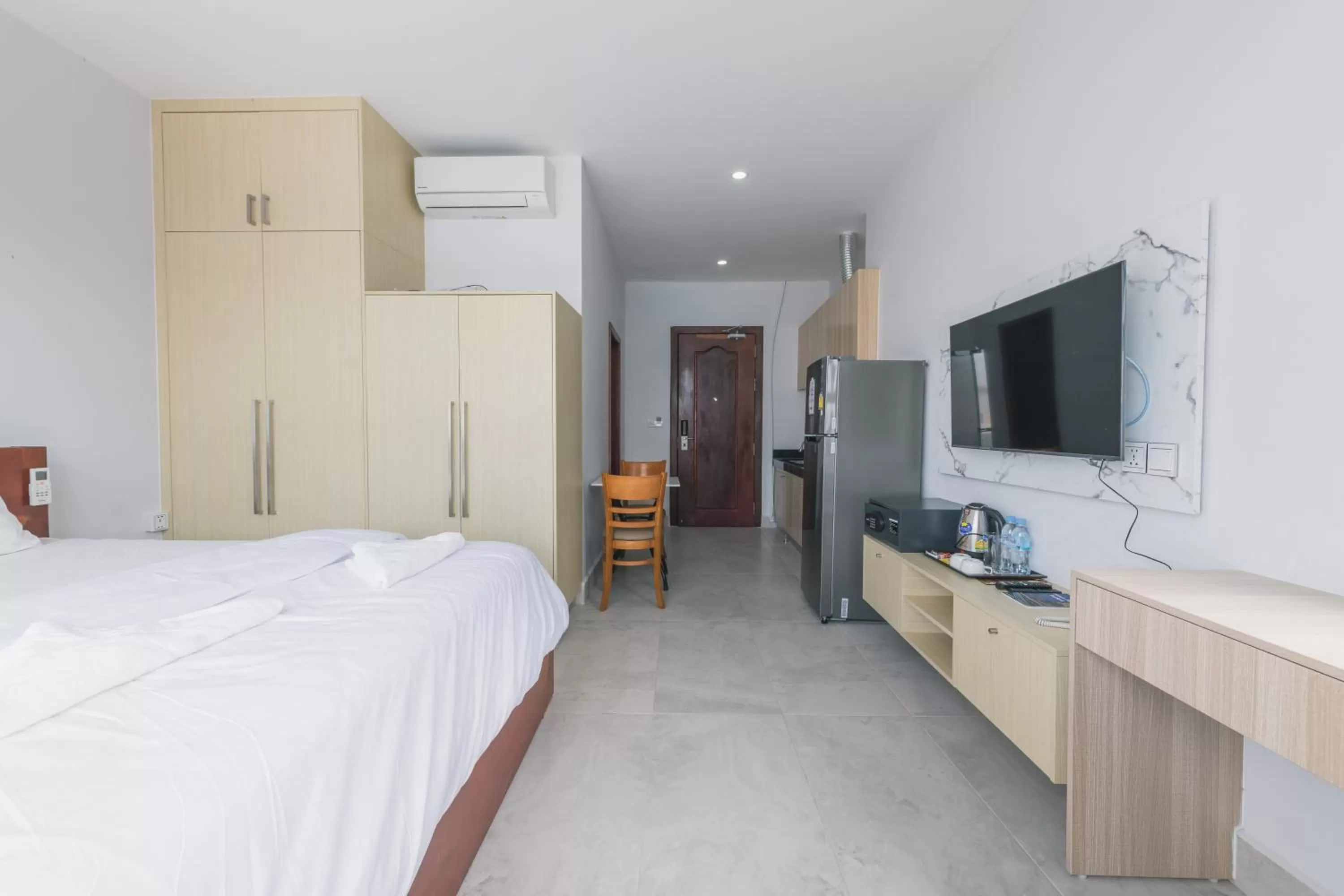 Photo of the whole room, Bed in Residence 110 (Hotel and Apartments)