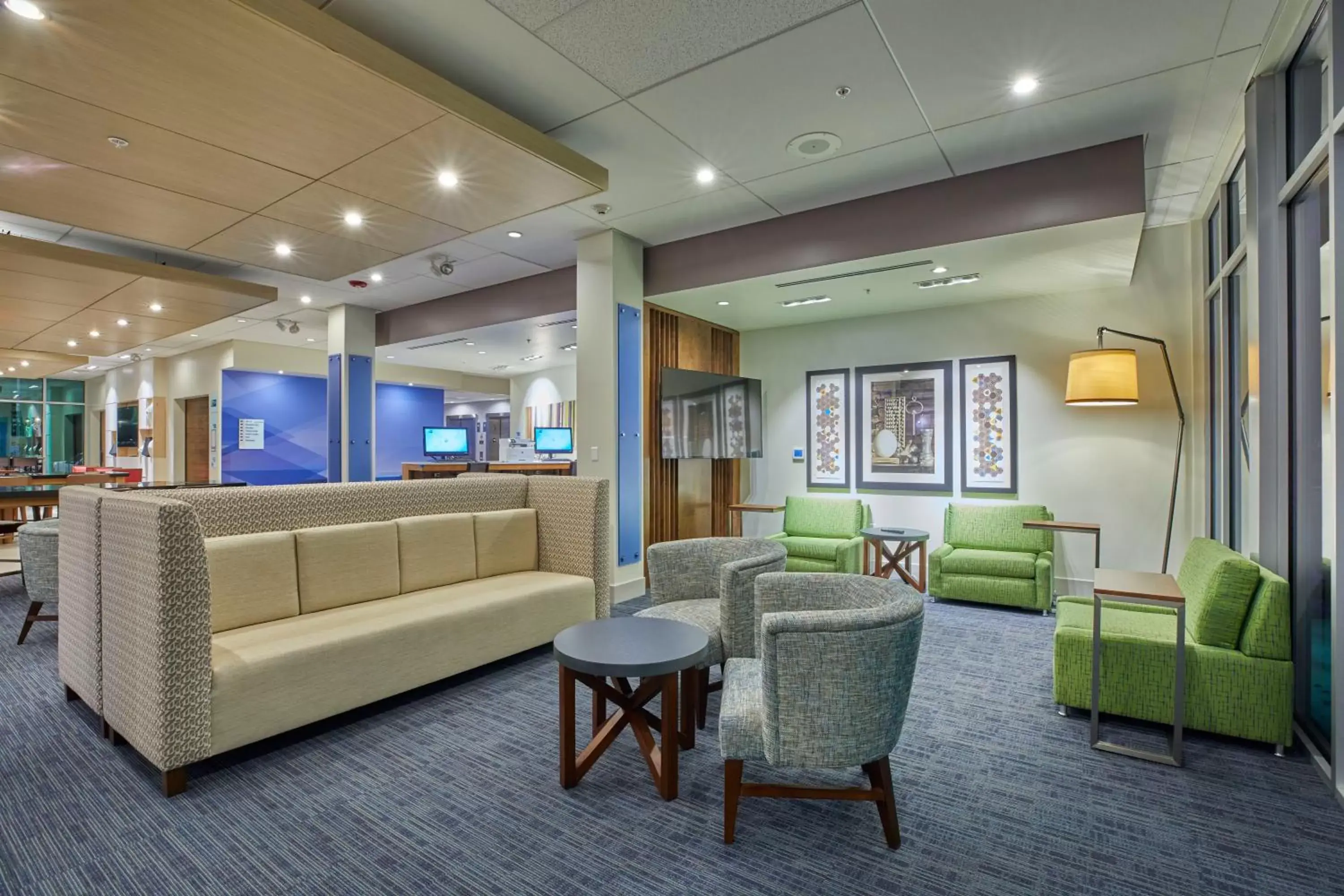 Property building, Lobby/Reception in Holiday Inn Express & Suites - Hermiston Downtown, an IHG Hotel