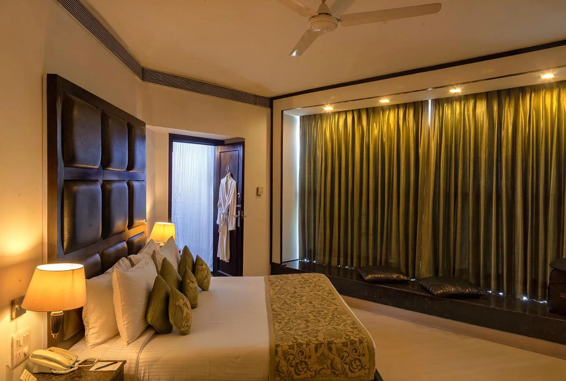 Bedroom, Bed in Hotel Shanti Palace Mahipalpur