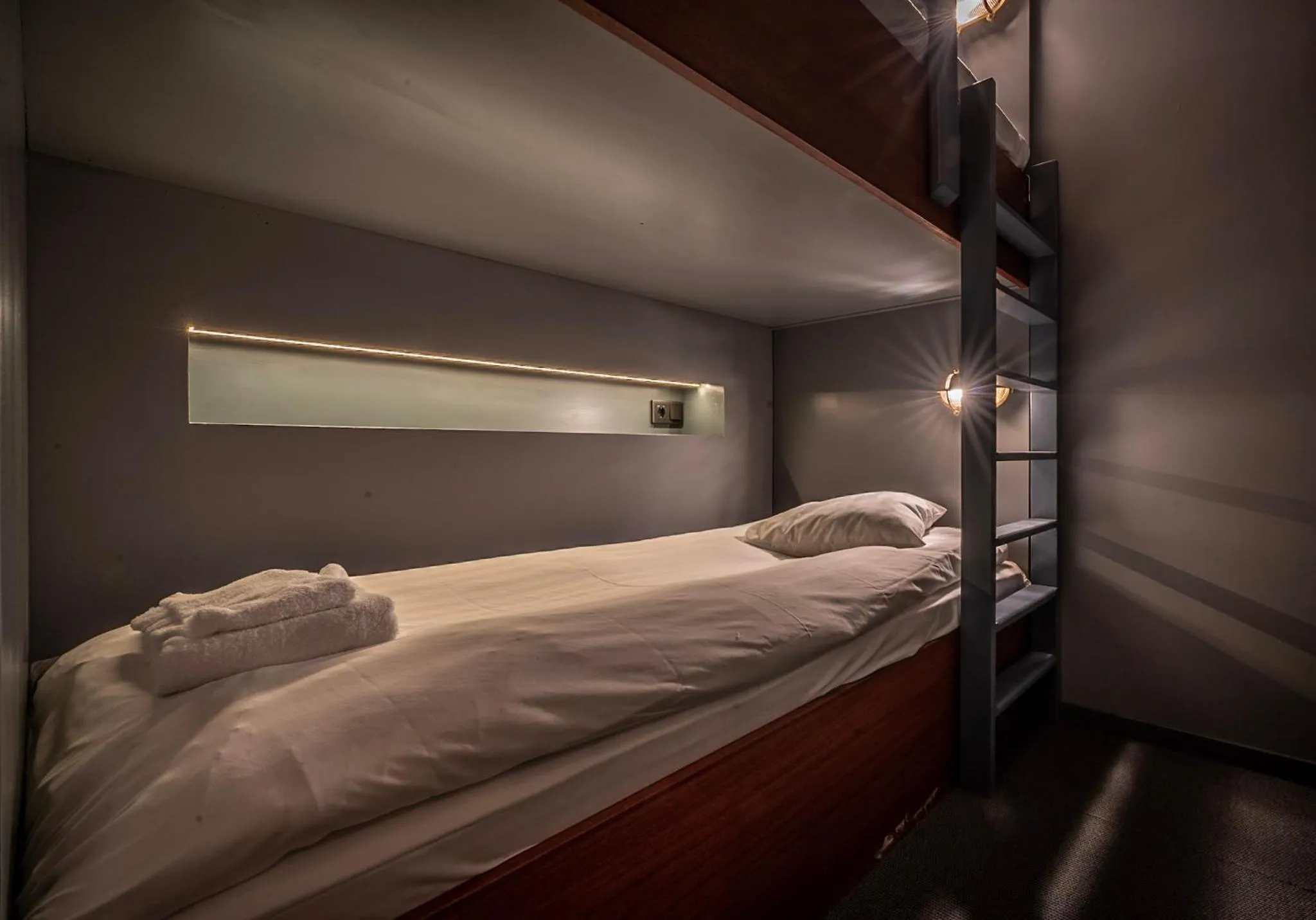 Bedroom, Bed in Lord Nelson Hotel