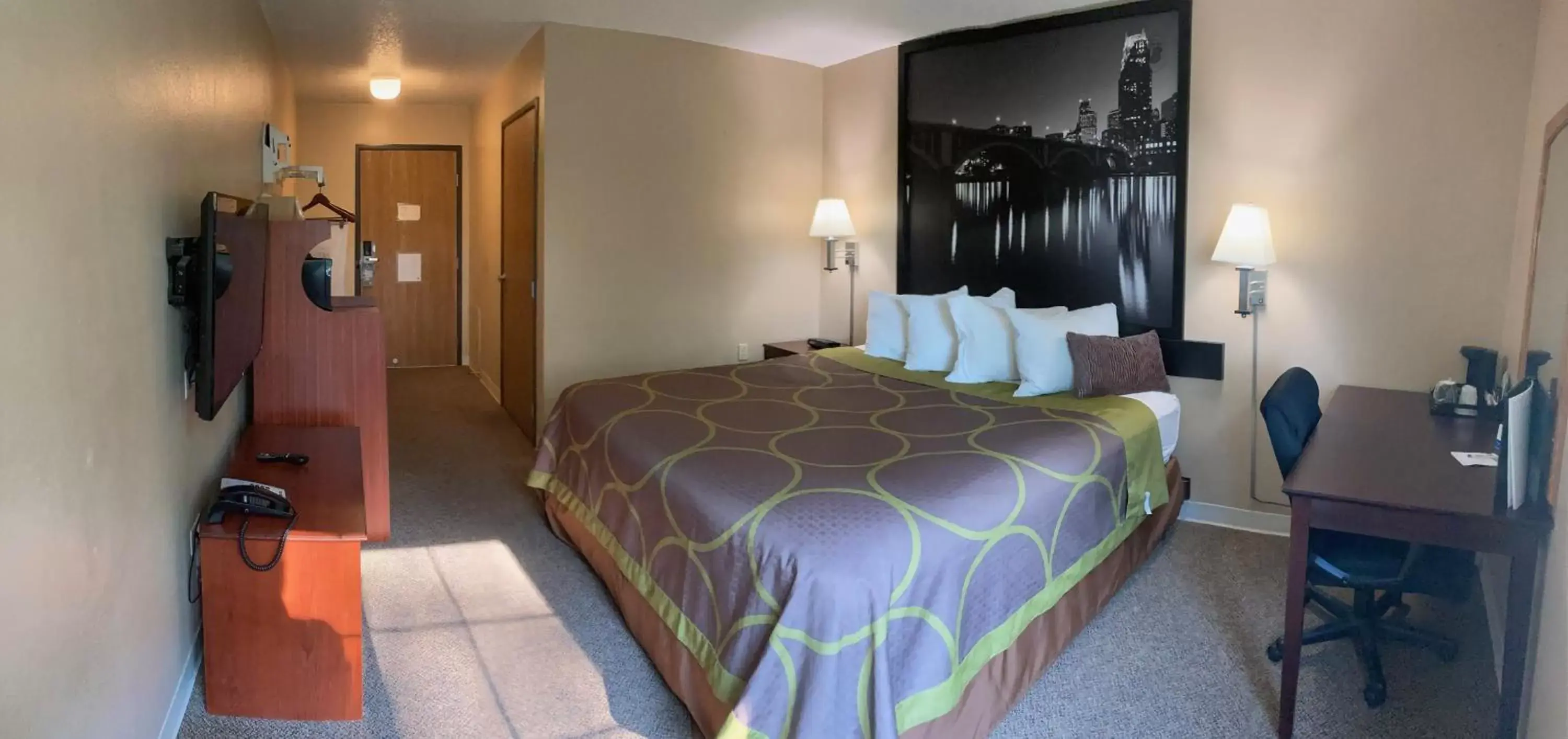 Bed in Super 8 by Wyndham Chisago City Bed in Super 8 by Wyndham Chisago City