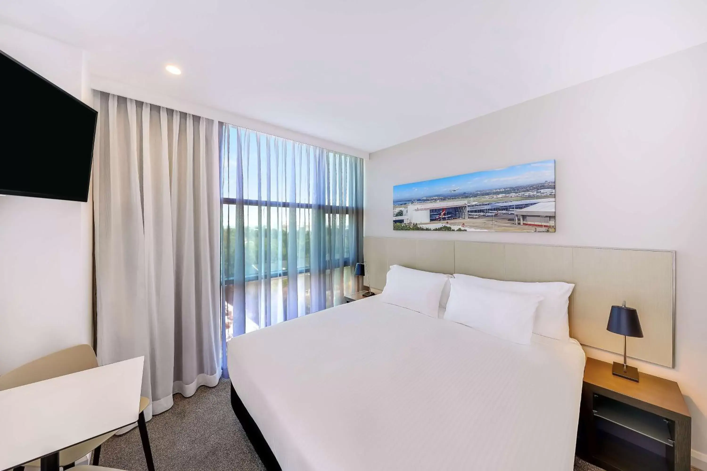 Bedroom, Bed in Travelodge Hotel Sydney Airport