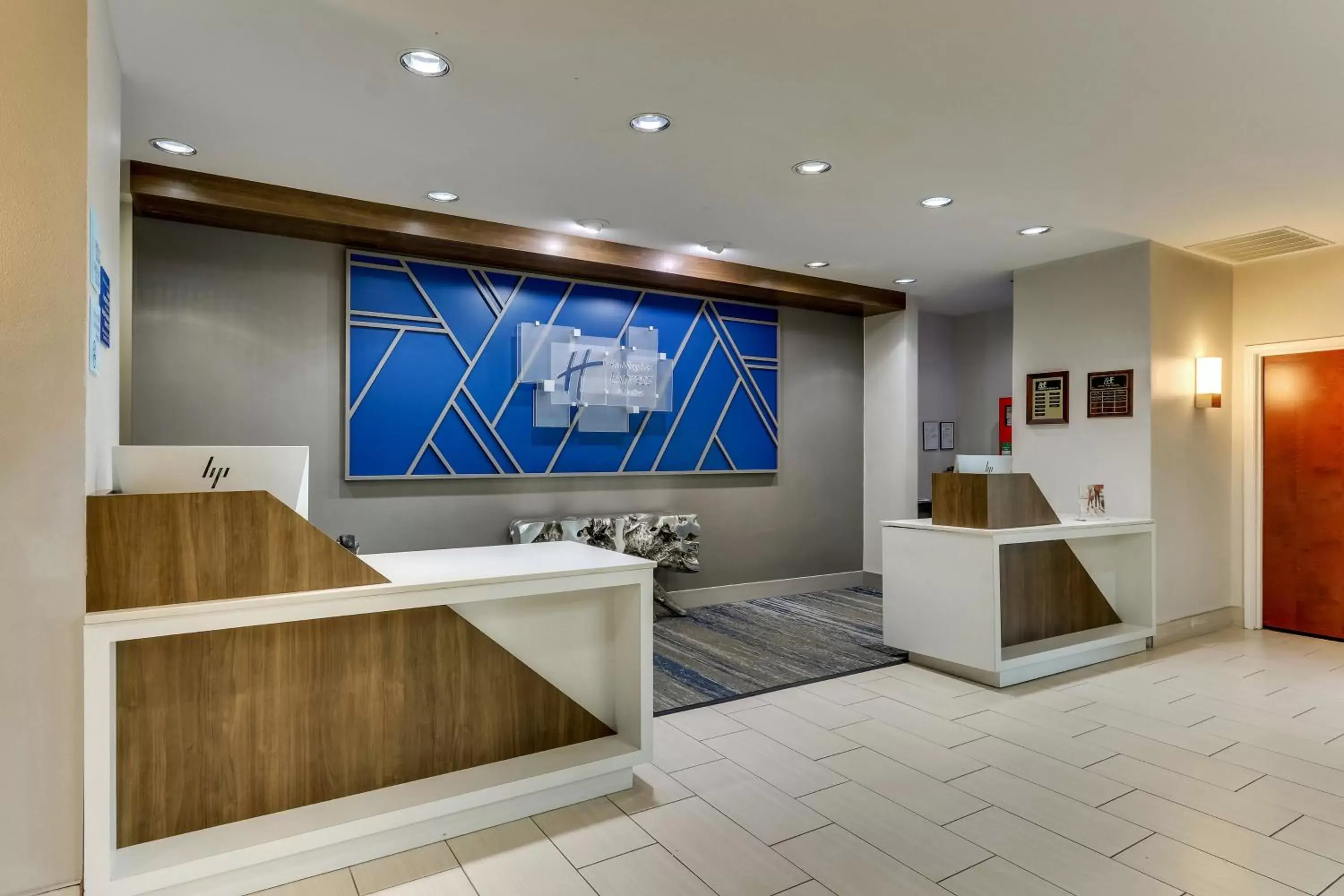 Property building, Lobby/Reception in Holiday Inn Express & Suites - Ardmore, an IHG Hotel
