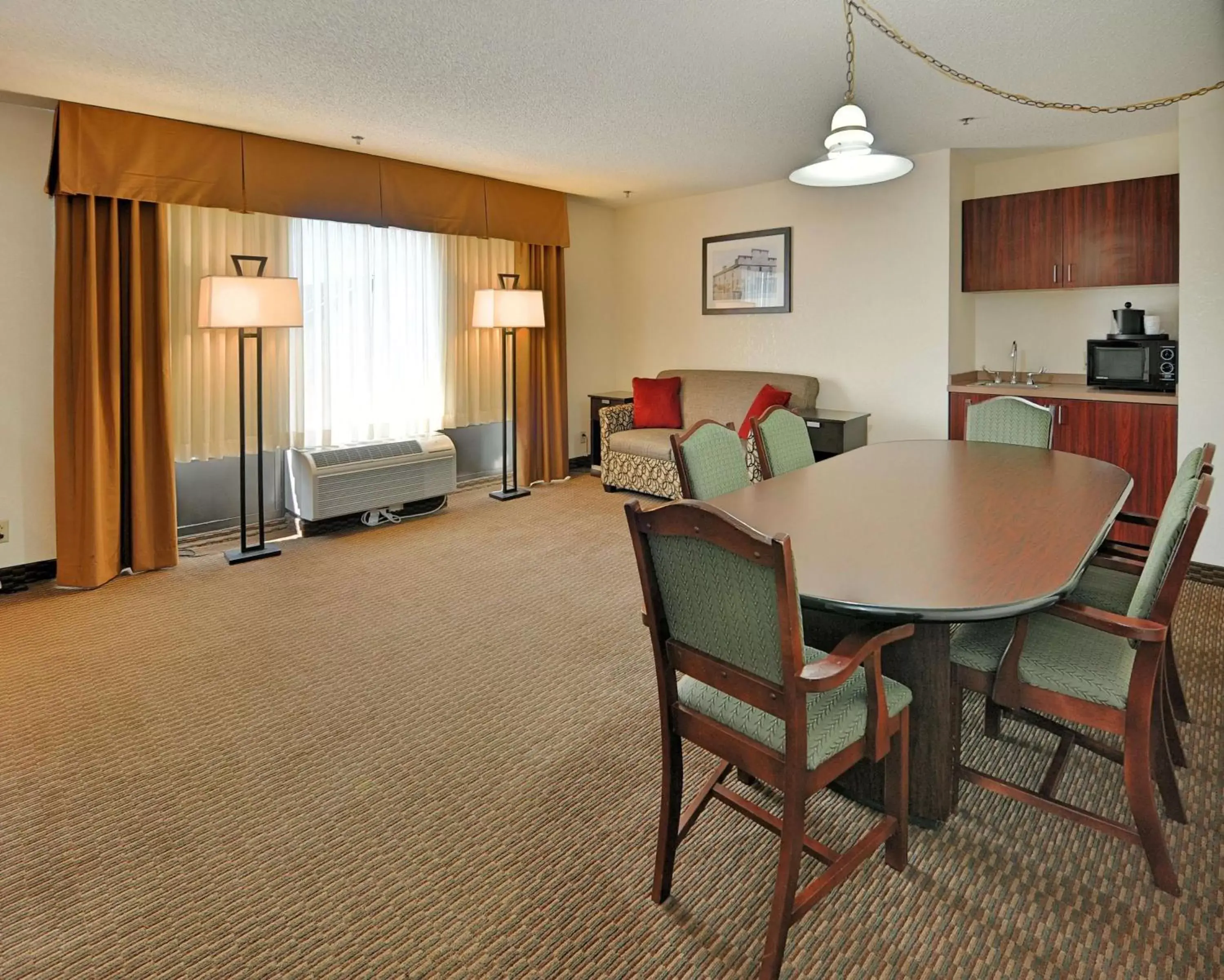 Living room, Dining Area in Hampton Inn Athens