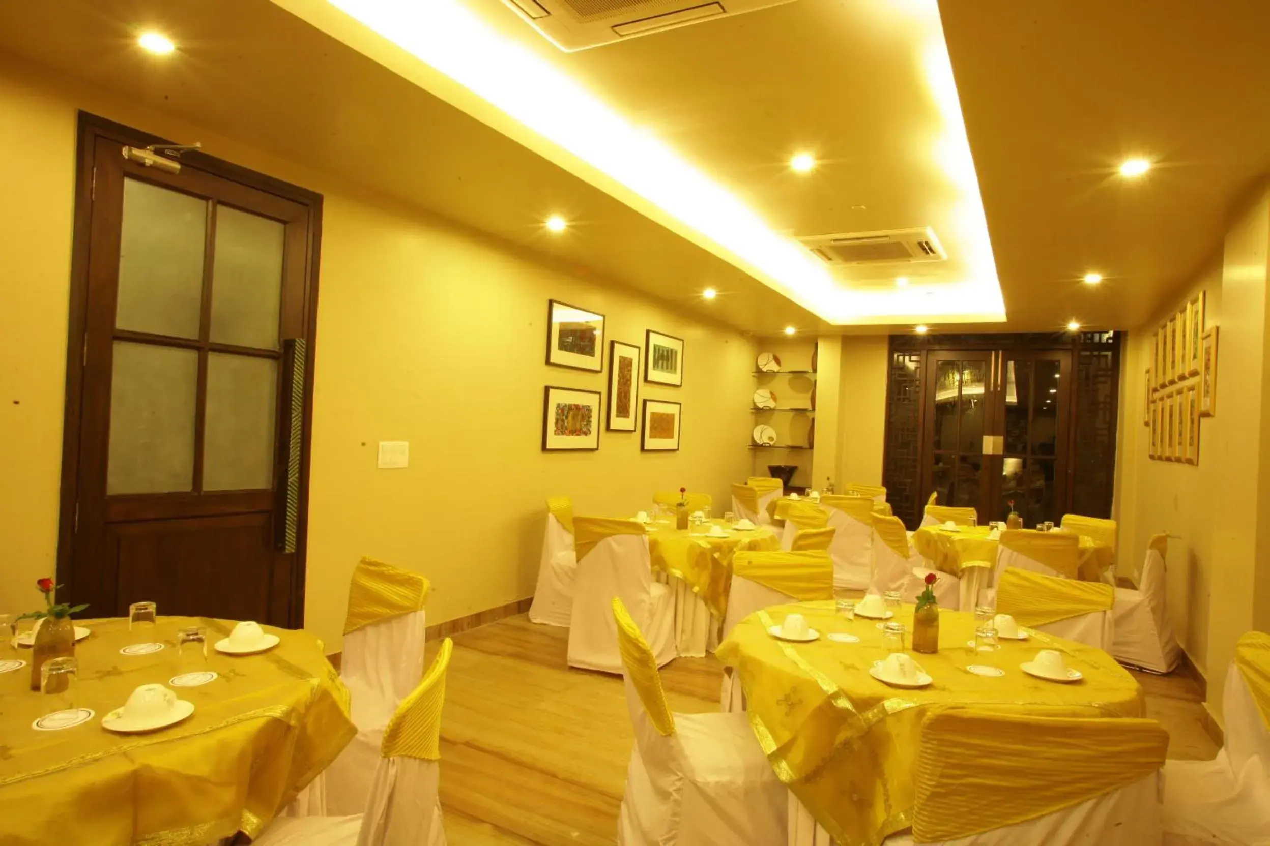 Meeting/conference room, Restaurant/Places to Eat in juSTa Gurgaon