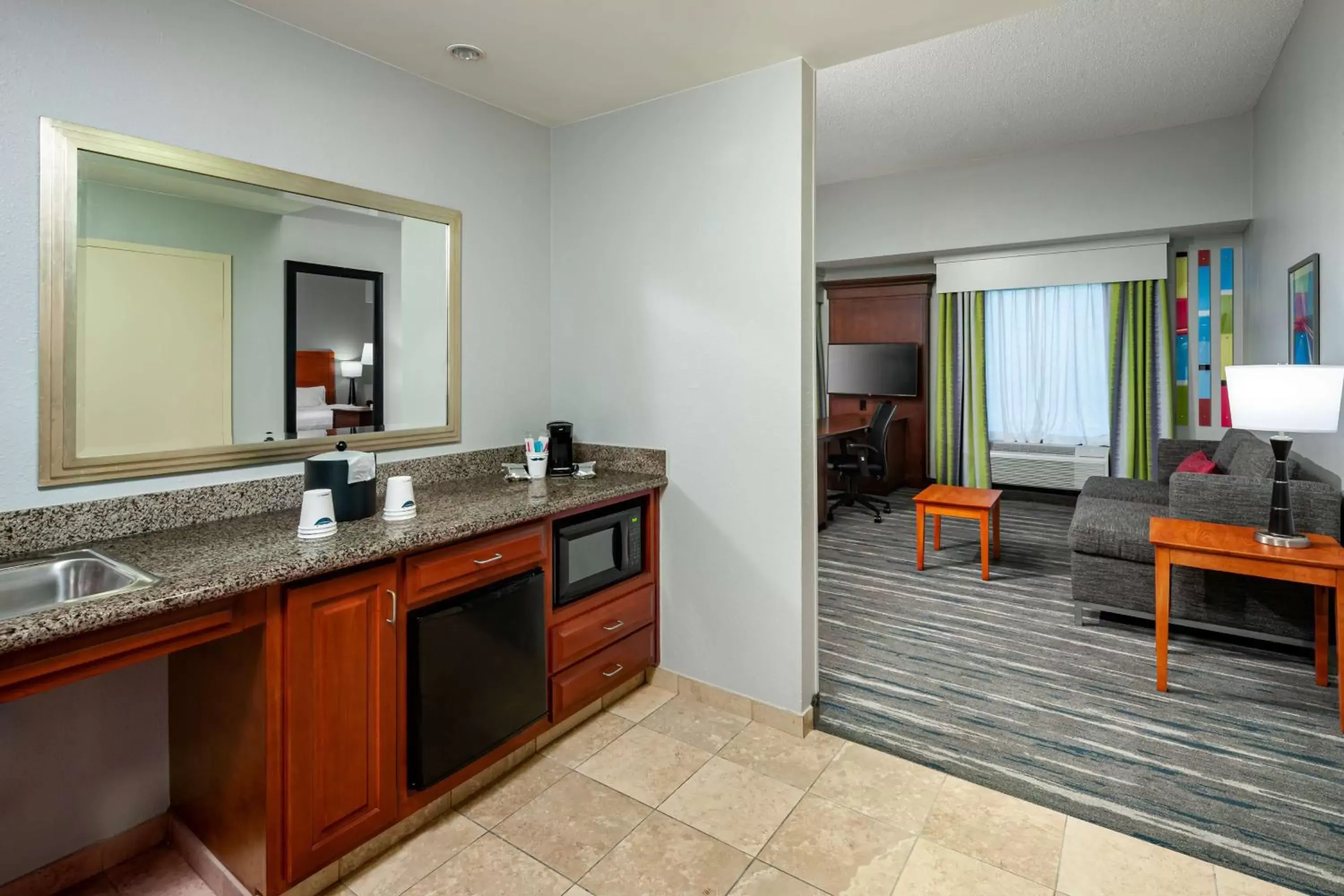 Photo of the whole room, Kitchen/Kitchenette in Hampton Inn & Suites Mobile I-65@ Airport Boulevard