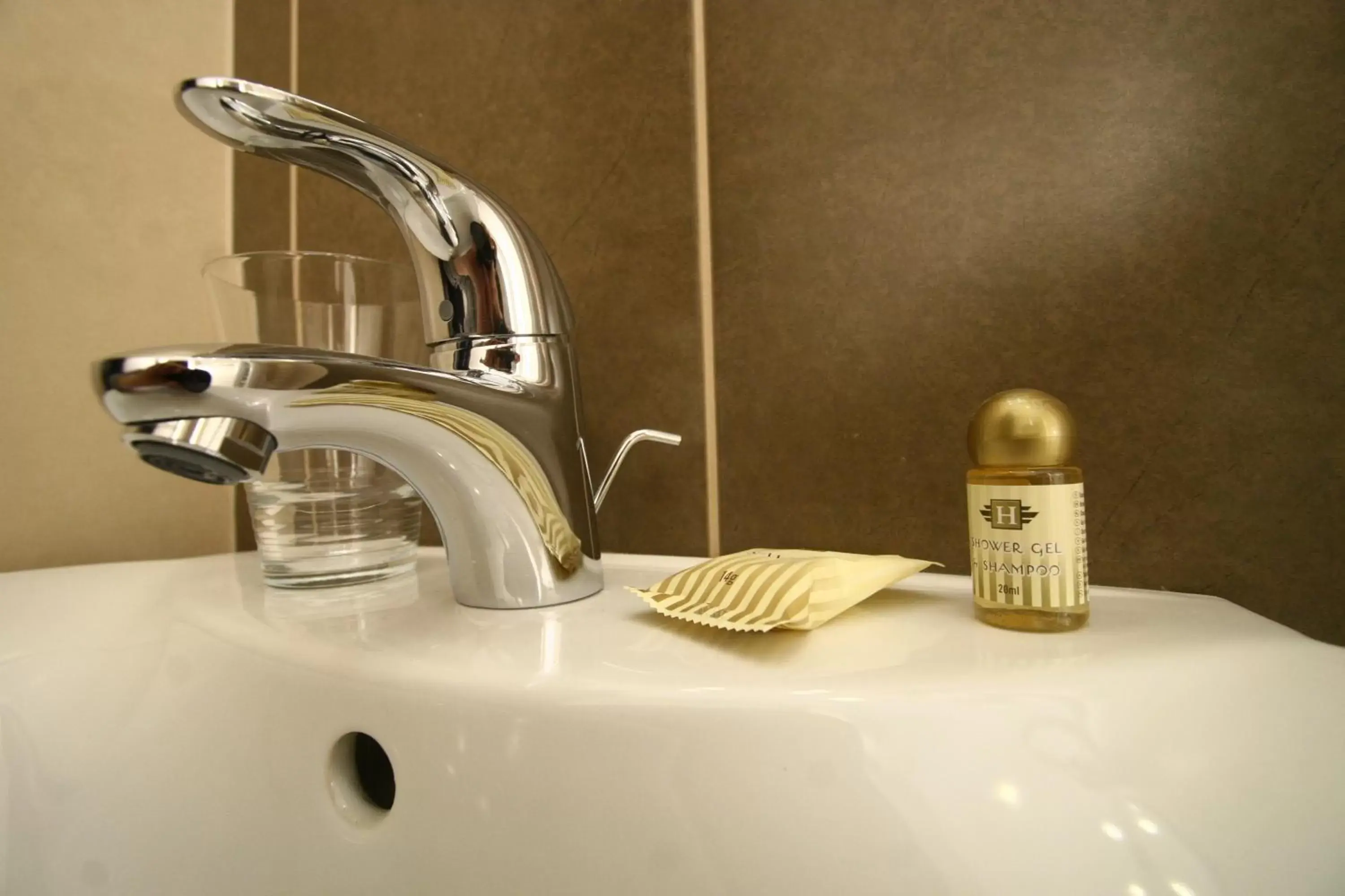 Bathroom in Central Hotel 21 and Apartments