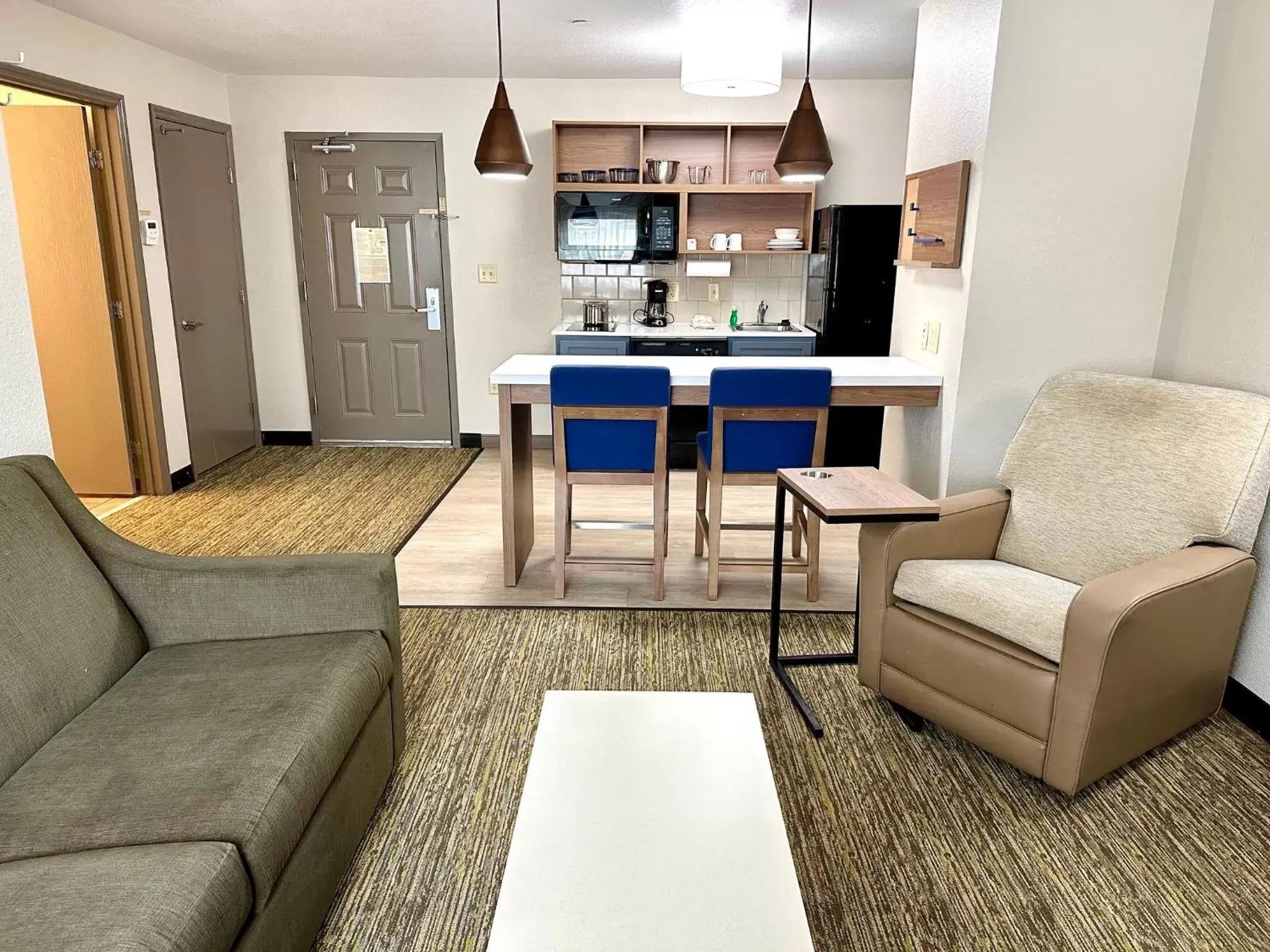 Photo of the whole room, Seating Area in Candlewood Suites Savannah Airport, an IHG Hotel