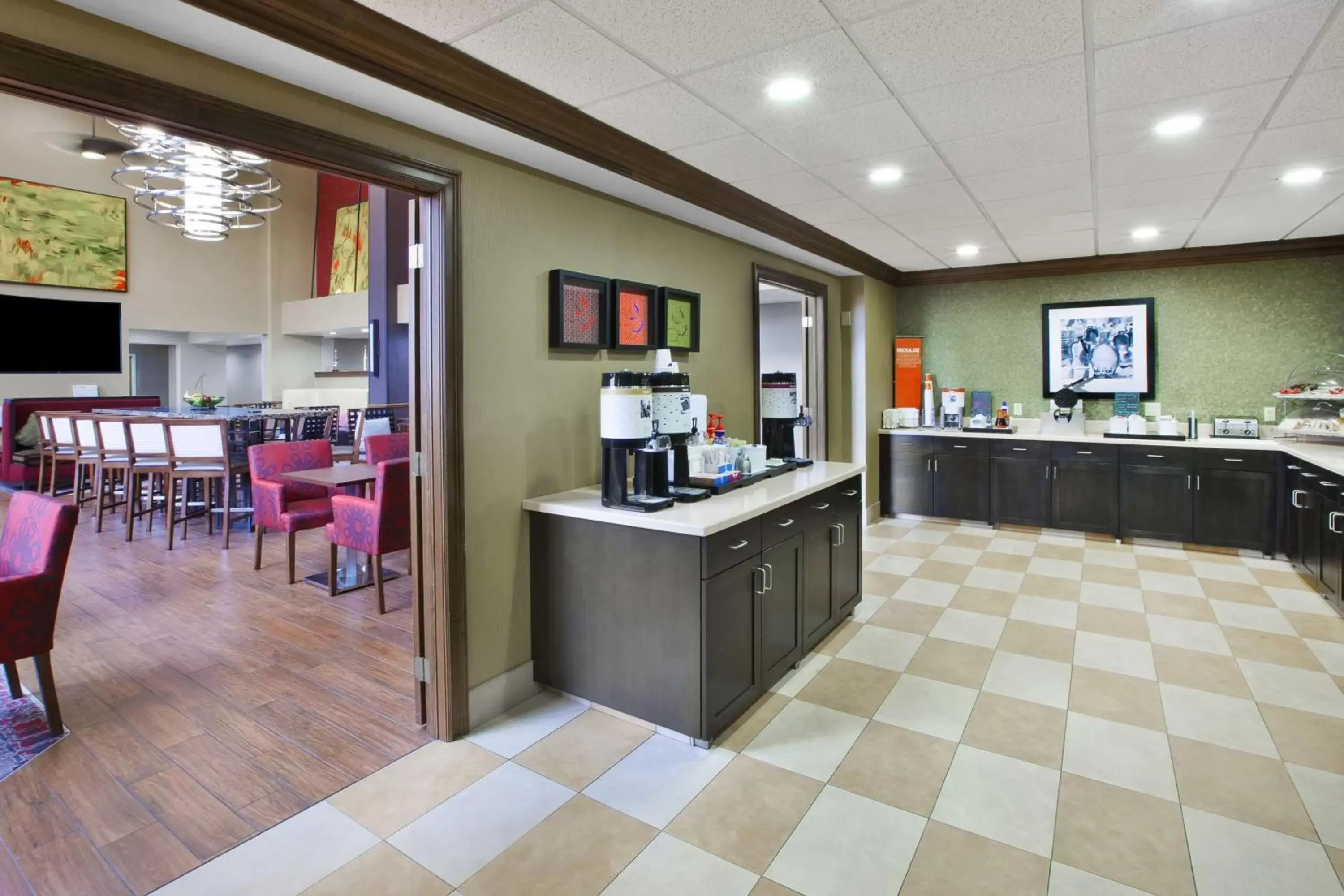 Dining area, Lobby/Reception in Hampton Inn & Suites Springboro