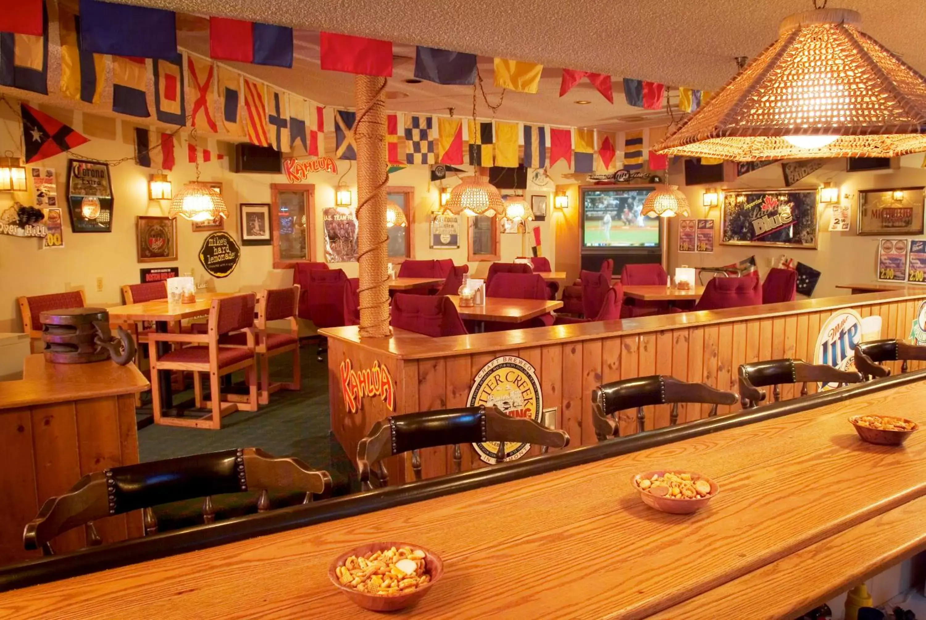 Lounge or bar, Restaurant/Places to Eat in Commodores Inn