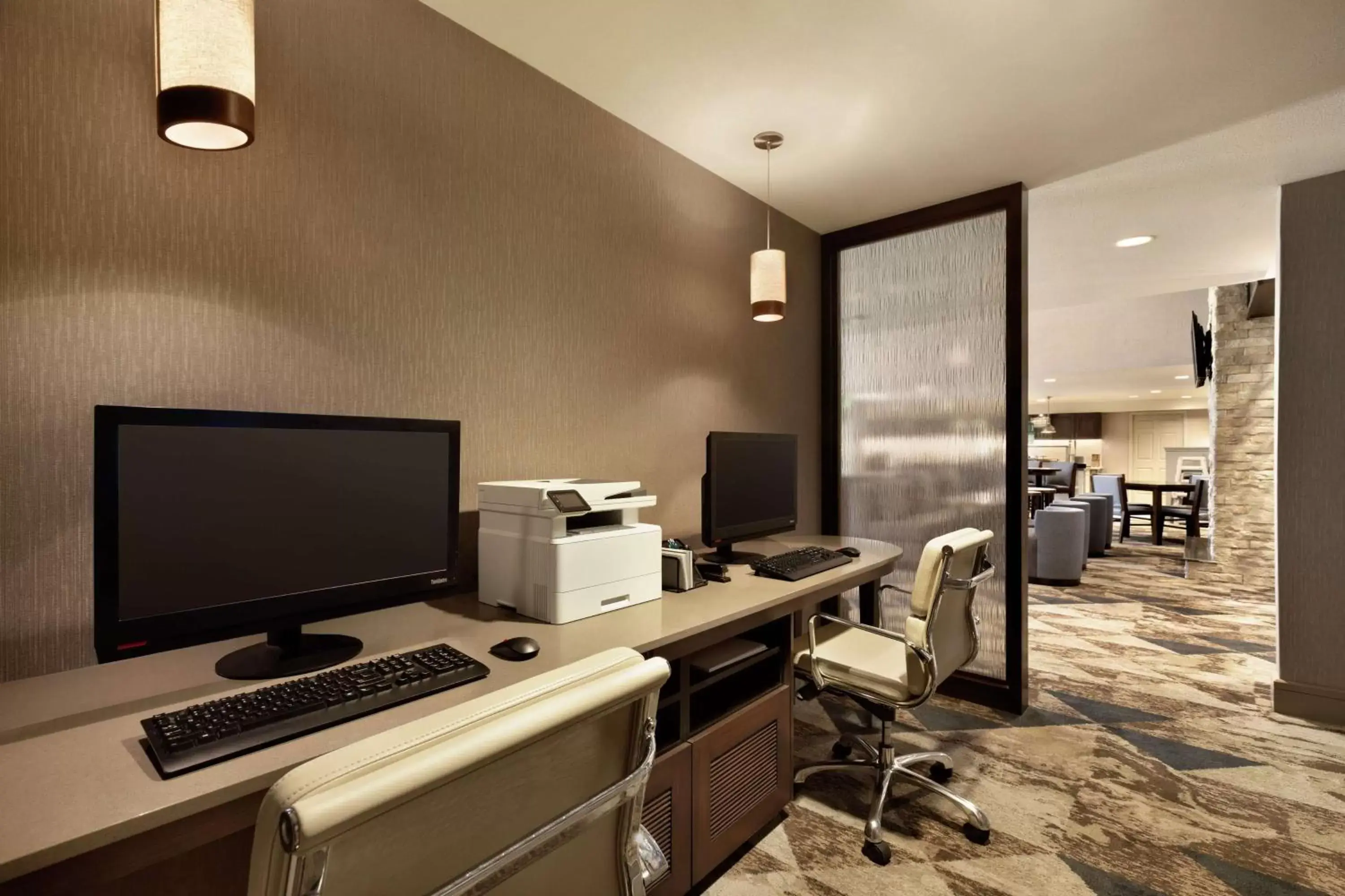 Business facilities, TV/Entertainment Center in Homewood Suites by Hilton Portland Airport