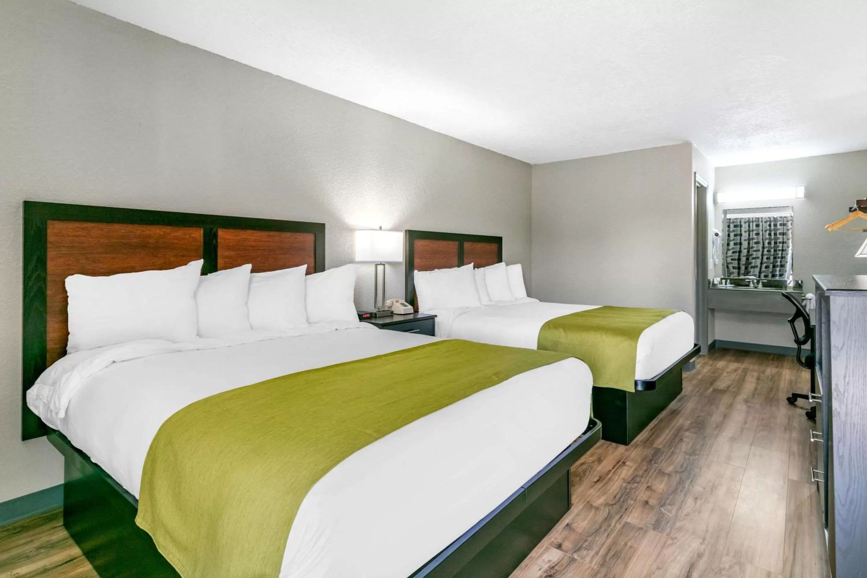 Photo of the whole room, Bed in Rodeway Inn Kingston Springs