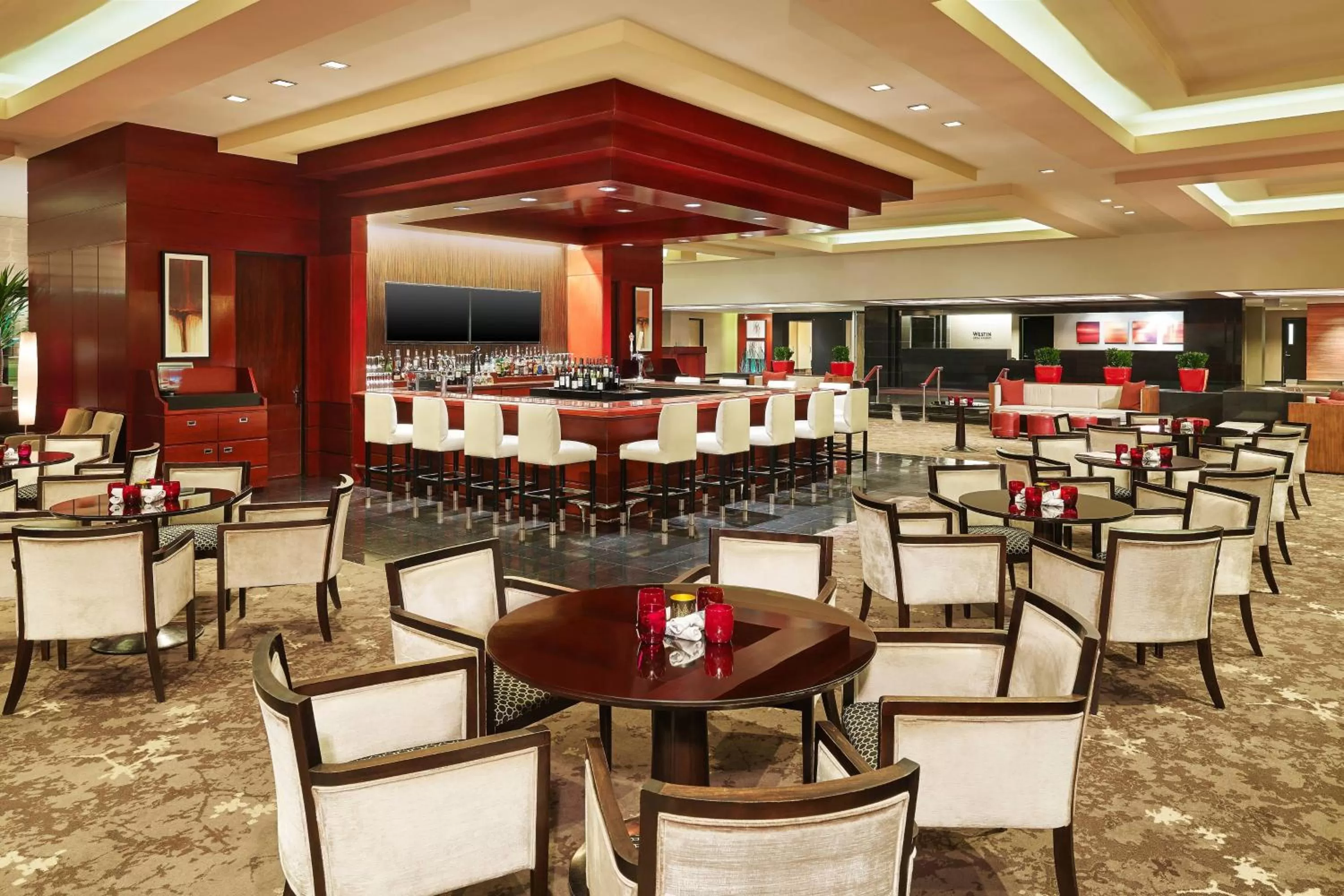 Lounge or bar in The Westin Chicago River North