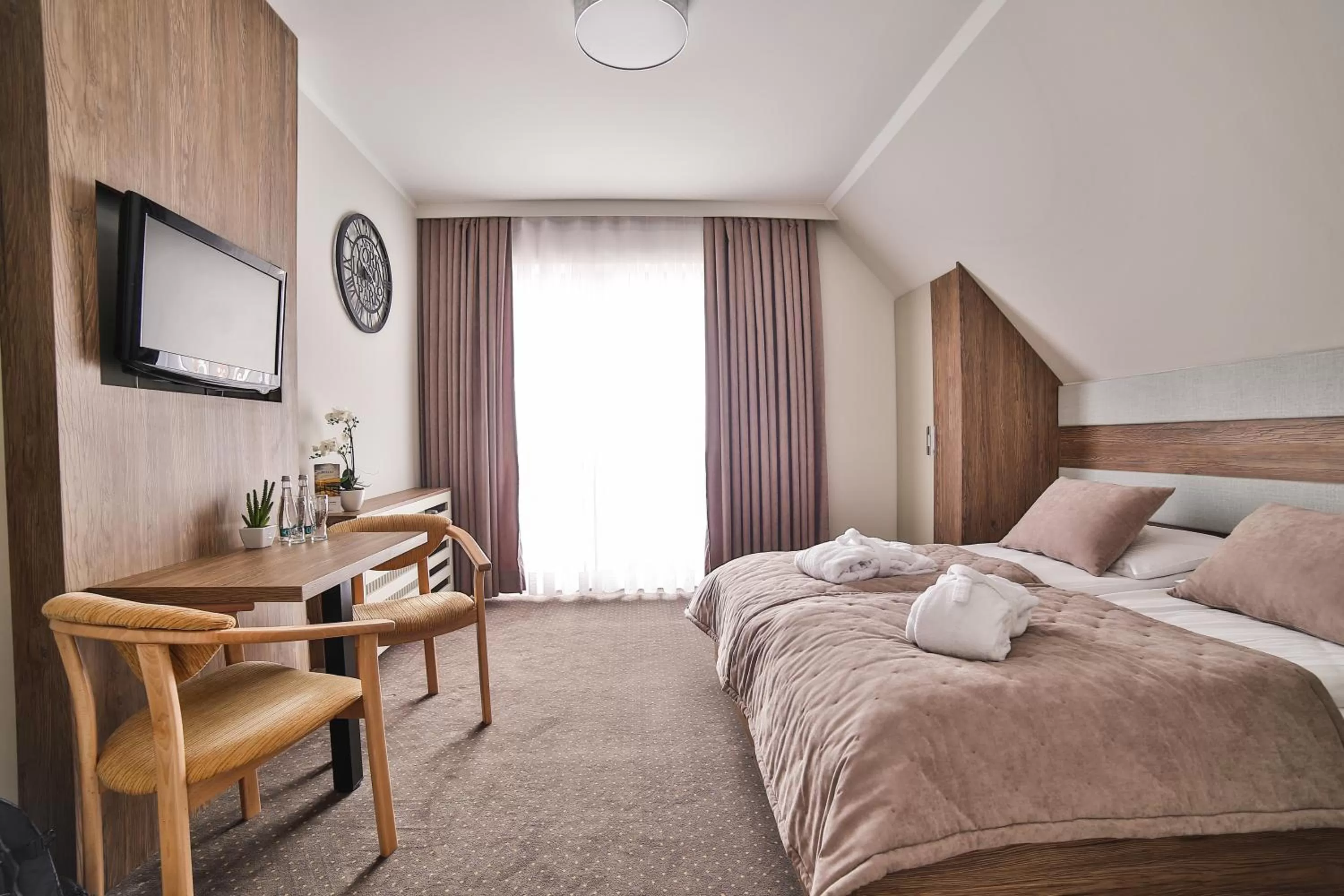 Photo of the whole room, Bed in Hotel Kompleks Beskid z basenem i stokiem narciarskim - blisko Babiej Góry