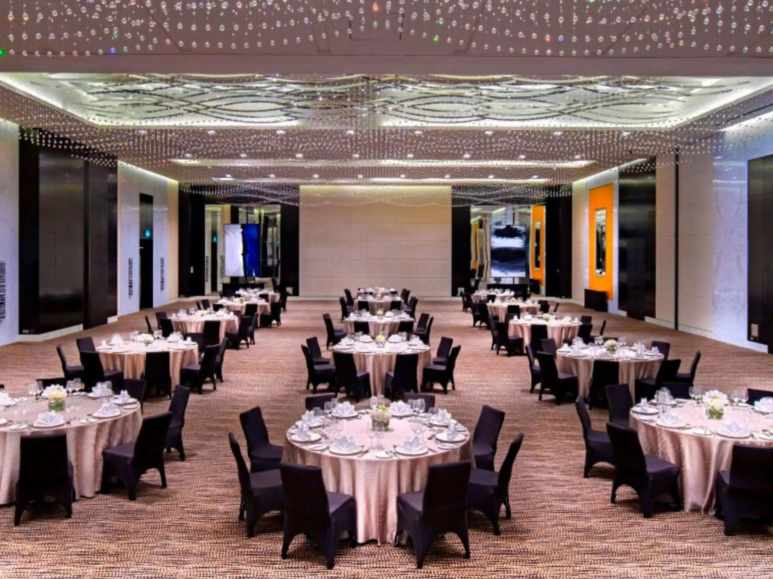 Meeting/conference room, Restaurant/Places to Eat in Sofitel Abu Dhabi Corniche