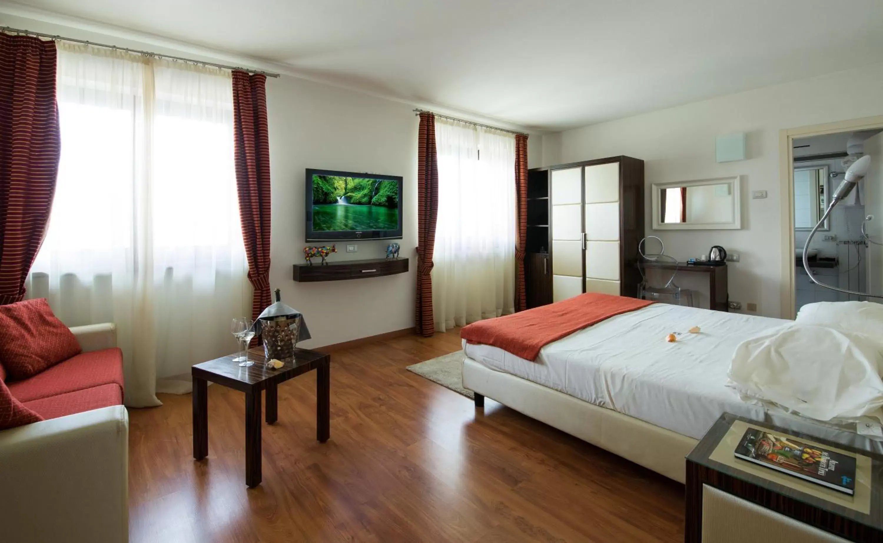 TV and multimedia in Esprit D'Hotel Panoramico