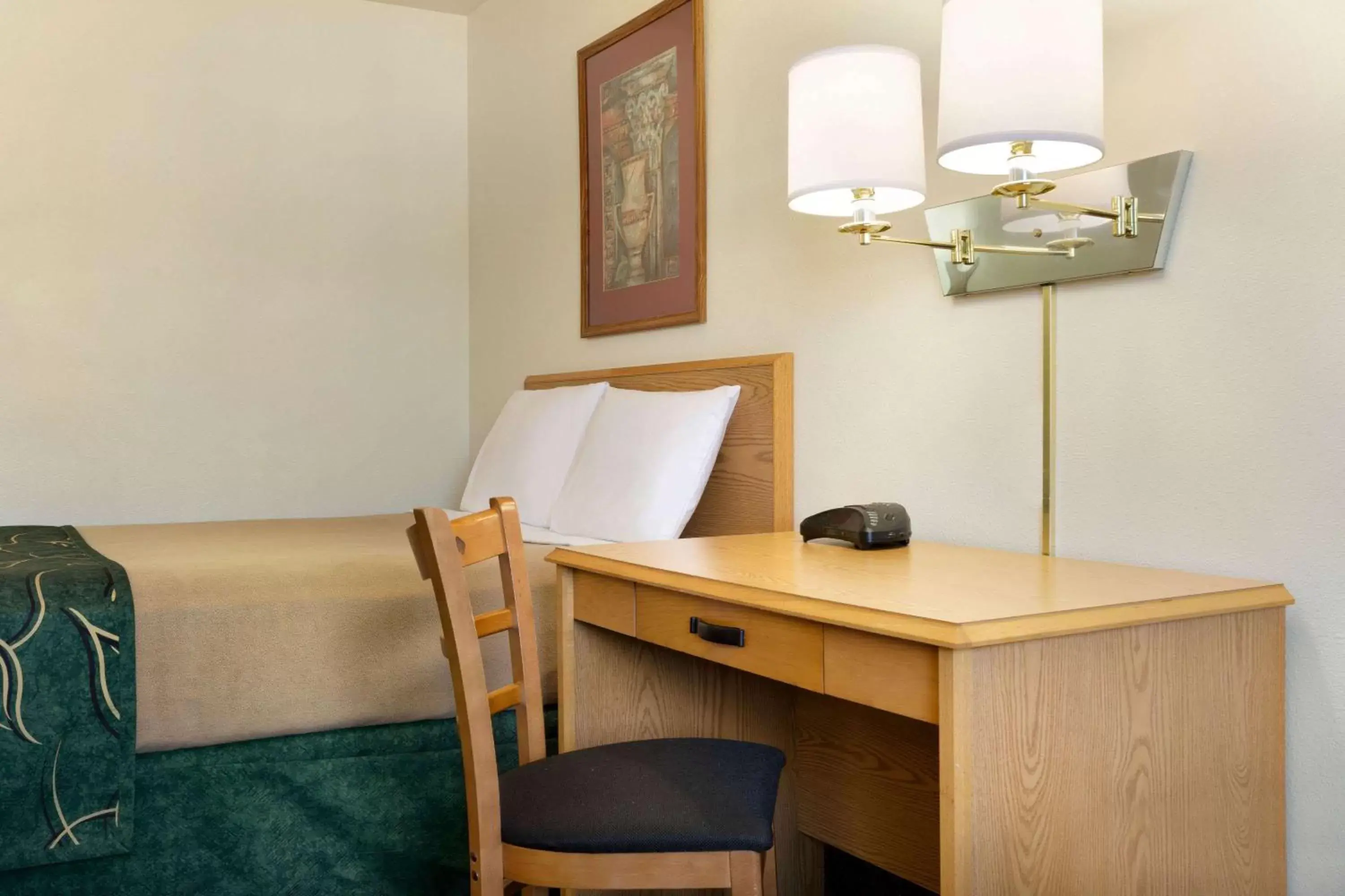 Photo of the whole room in Travelodge by Wyndham Yampa Photo of the whole room in Travelodge by Wyndham Yampa