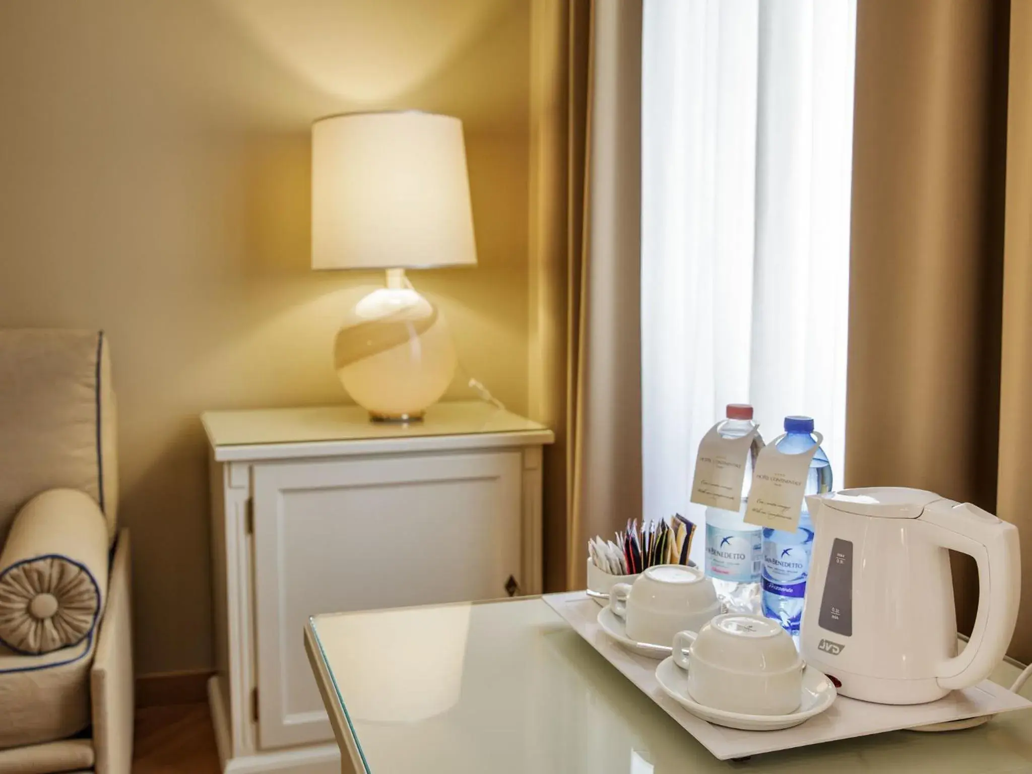 Coffee/tea facilities in Hotel Continentale