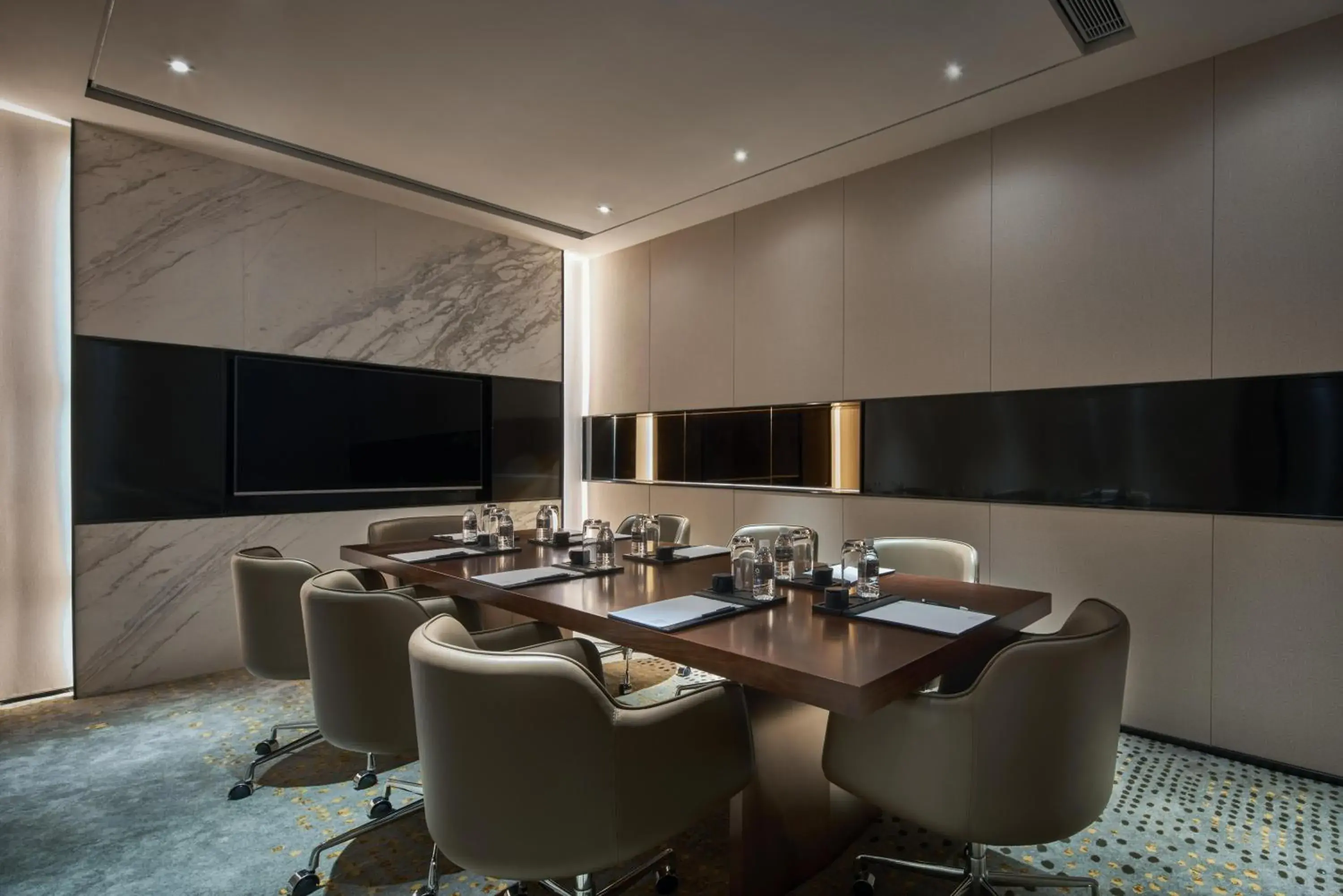 Business facilities, TV/Entertainment Center in The QUBE Hotel Shanghai Hongqiao