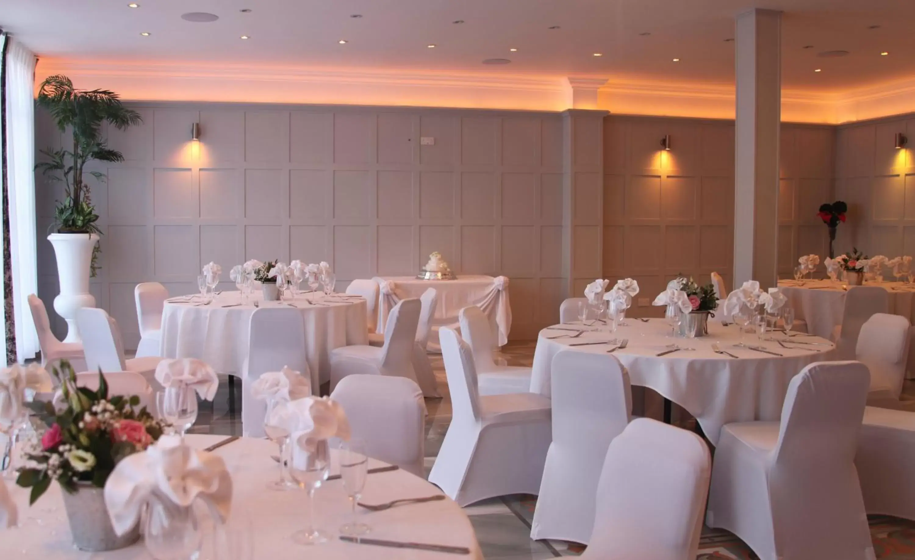 Banquet/Function facilities, Restaurant/Places to Eat in Earl Of Doncaster Hotel