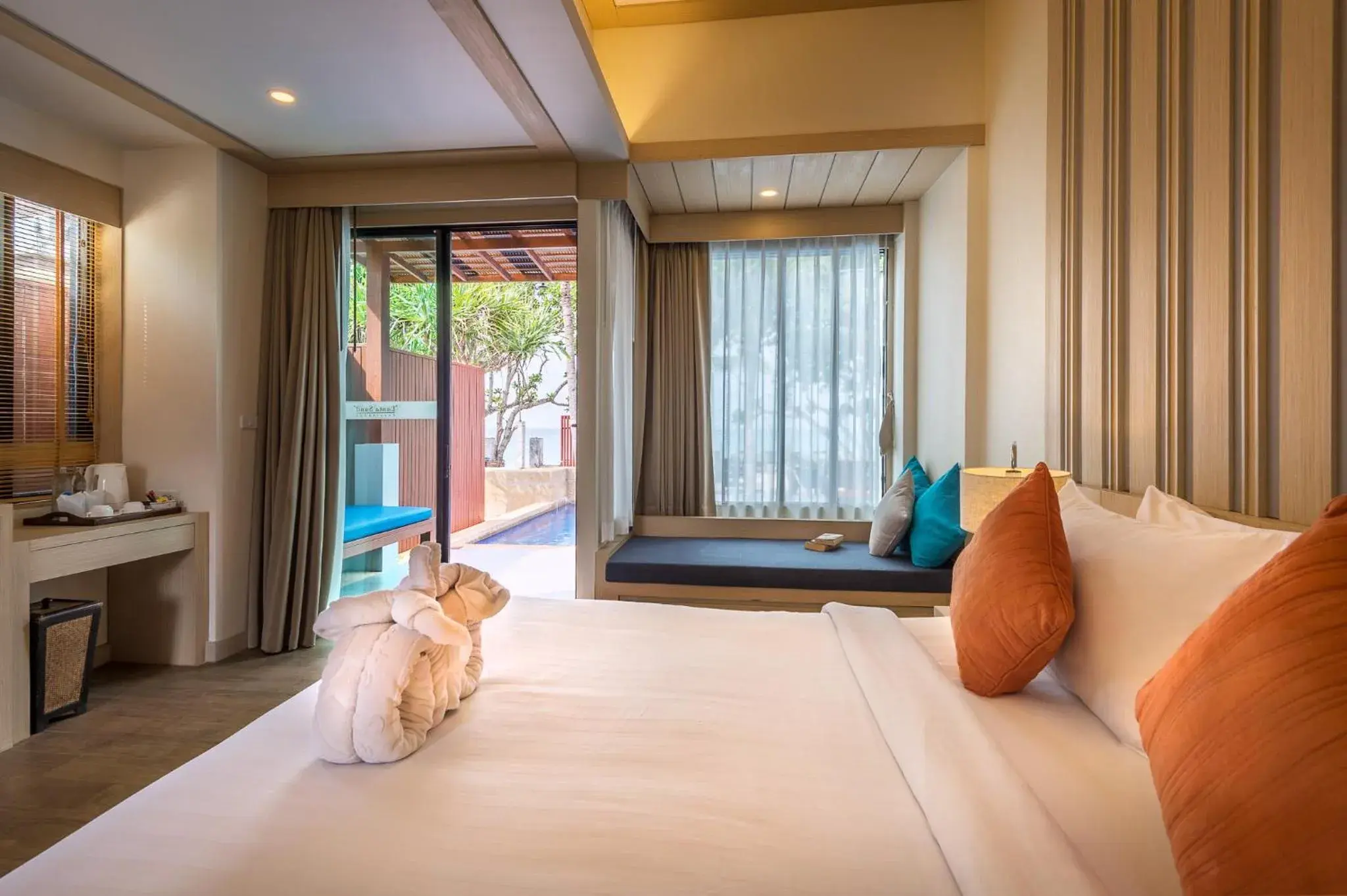 Bed, Seating Area in Lanta Sand Resort & Spa