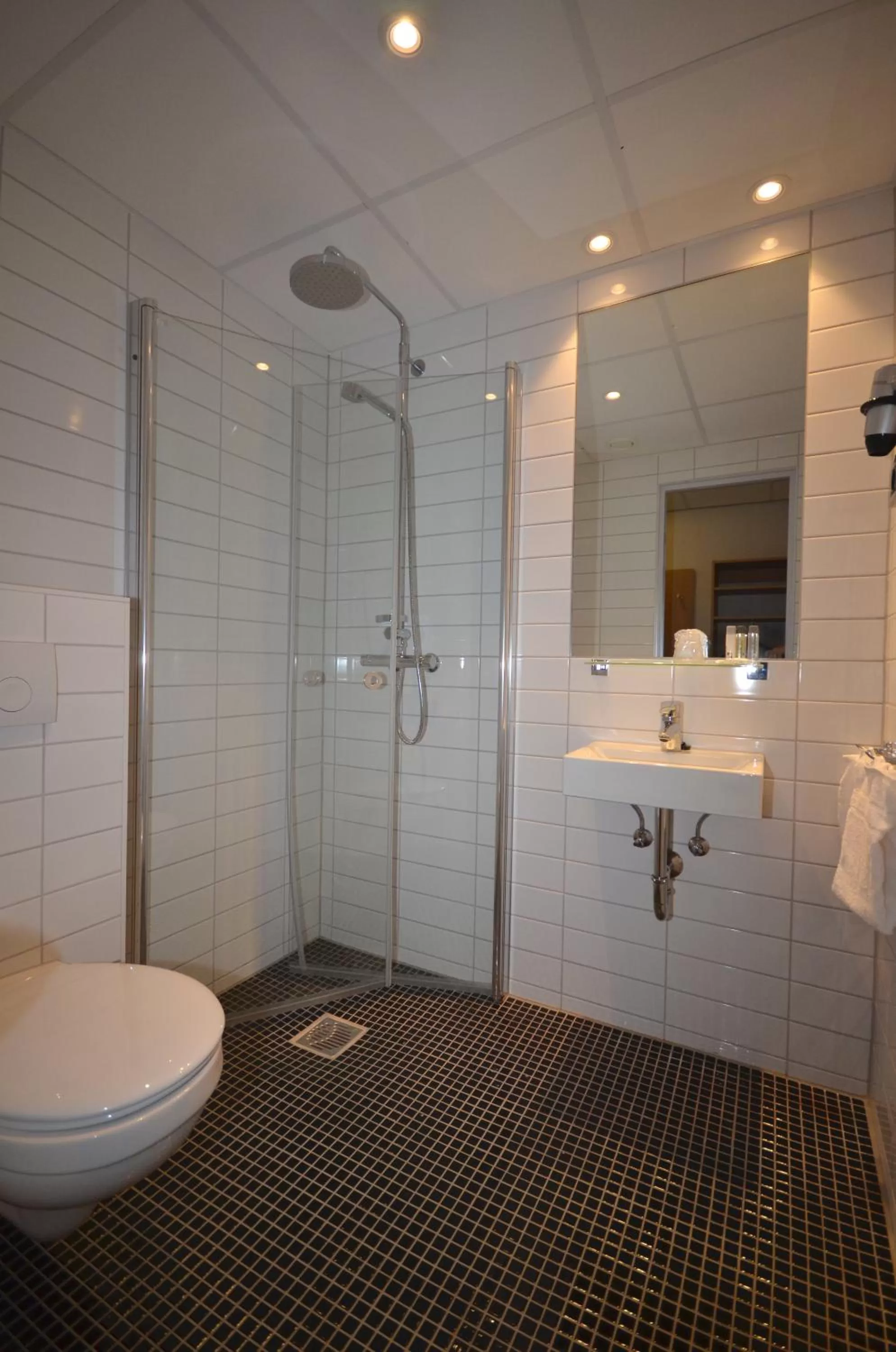 Shower in Grand Hotel - by Classic Norway Hotels